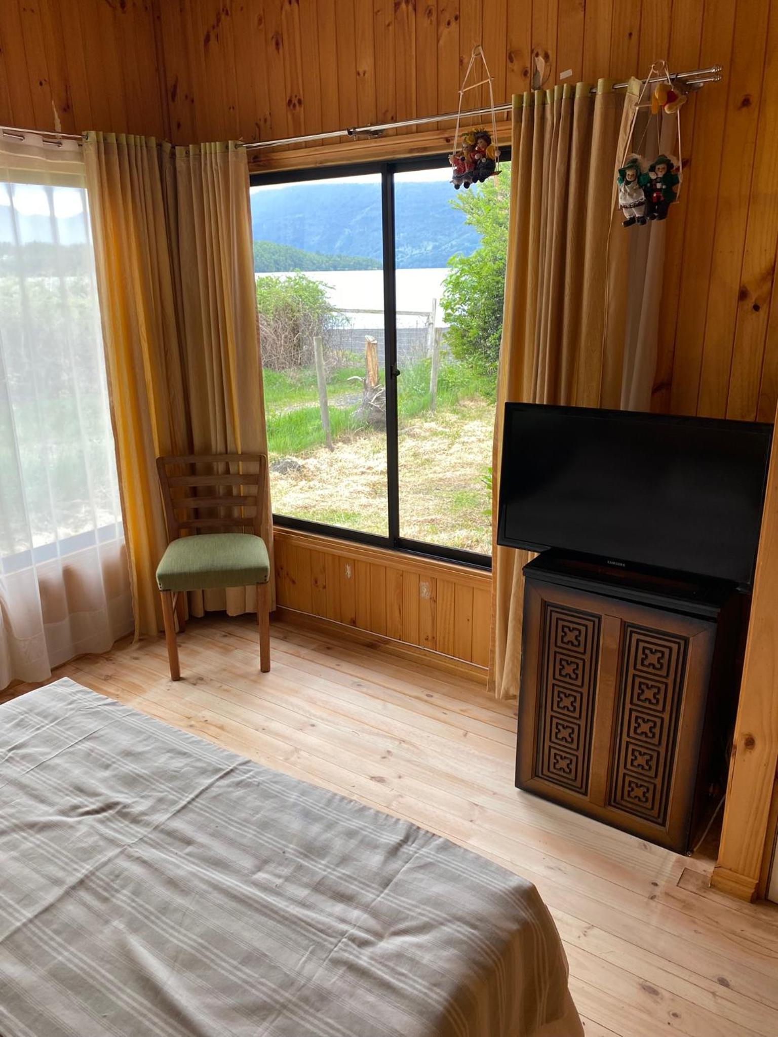 Casa familiar entre Lican Ray y Conaripe con acceso directo al lago Calafquen