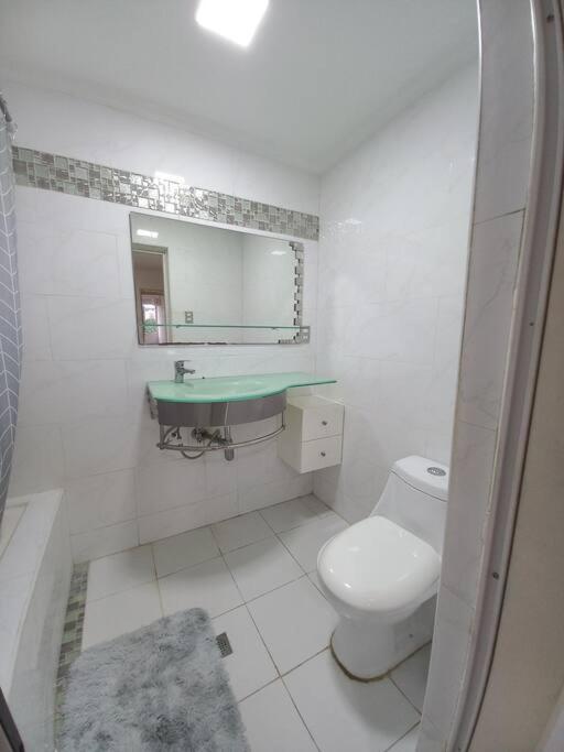 Apartamento El Viejo Rincon cerca de CC Sambil view 3