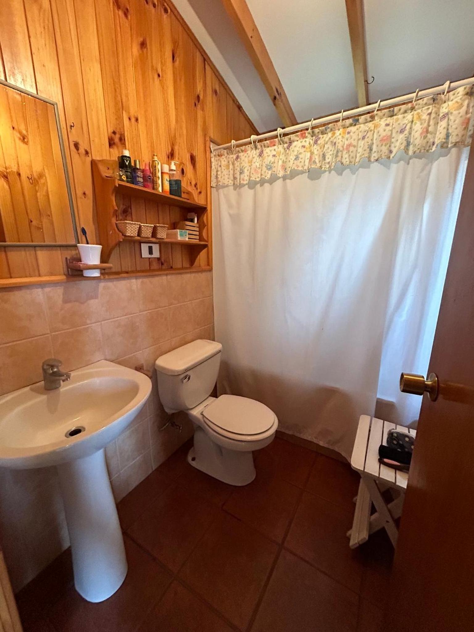 Casa familiar entre Lican Ray y Conaripe con acceso directo al lago Calafquen