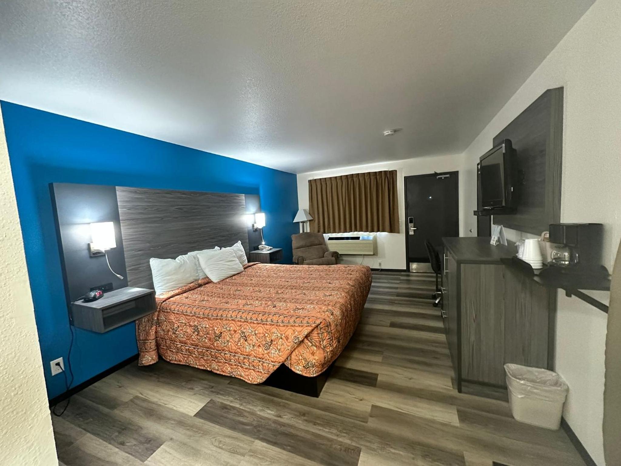 Super 7 Inn Tecumseh - Property Image 22