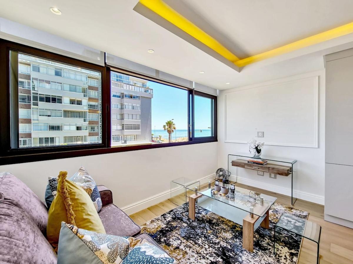 Studio with ocean and promenade view Sea point view 4