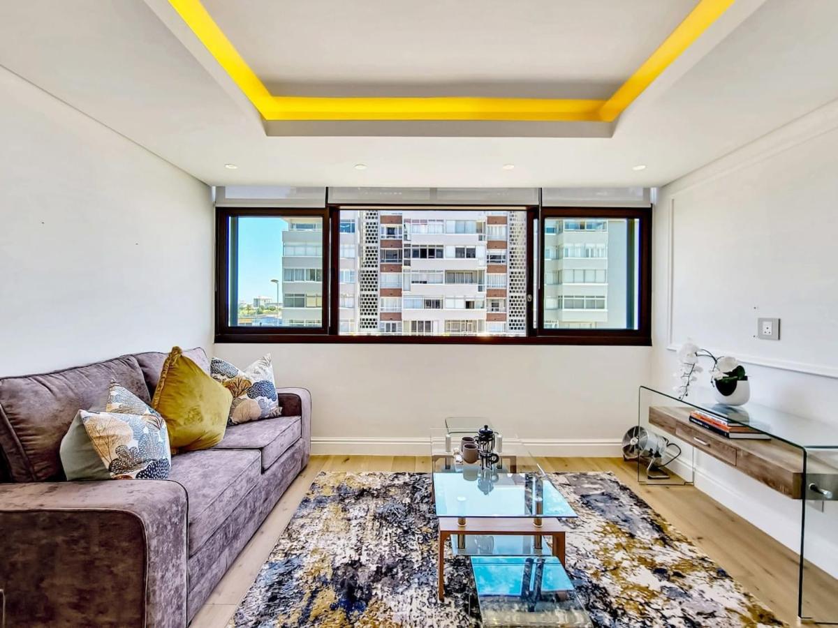 Studio with ocean and promenade view Sea point view 3