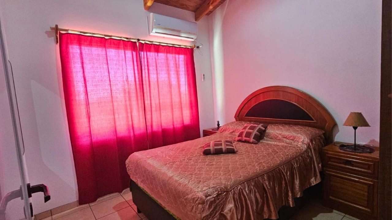 Hospedaje Línea León