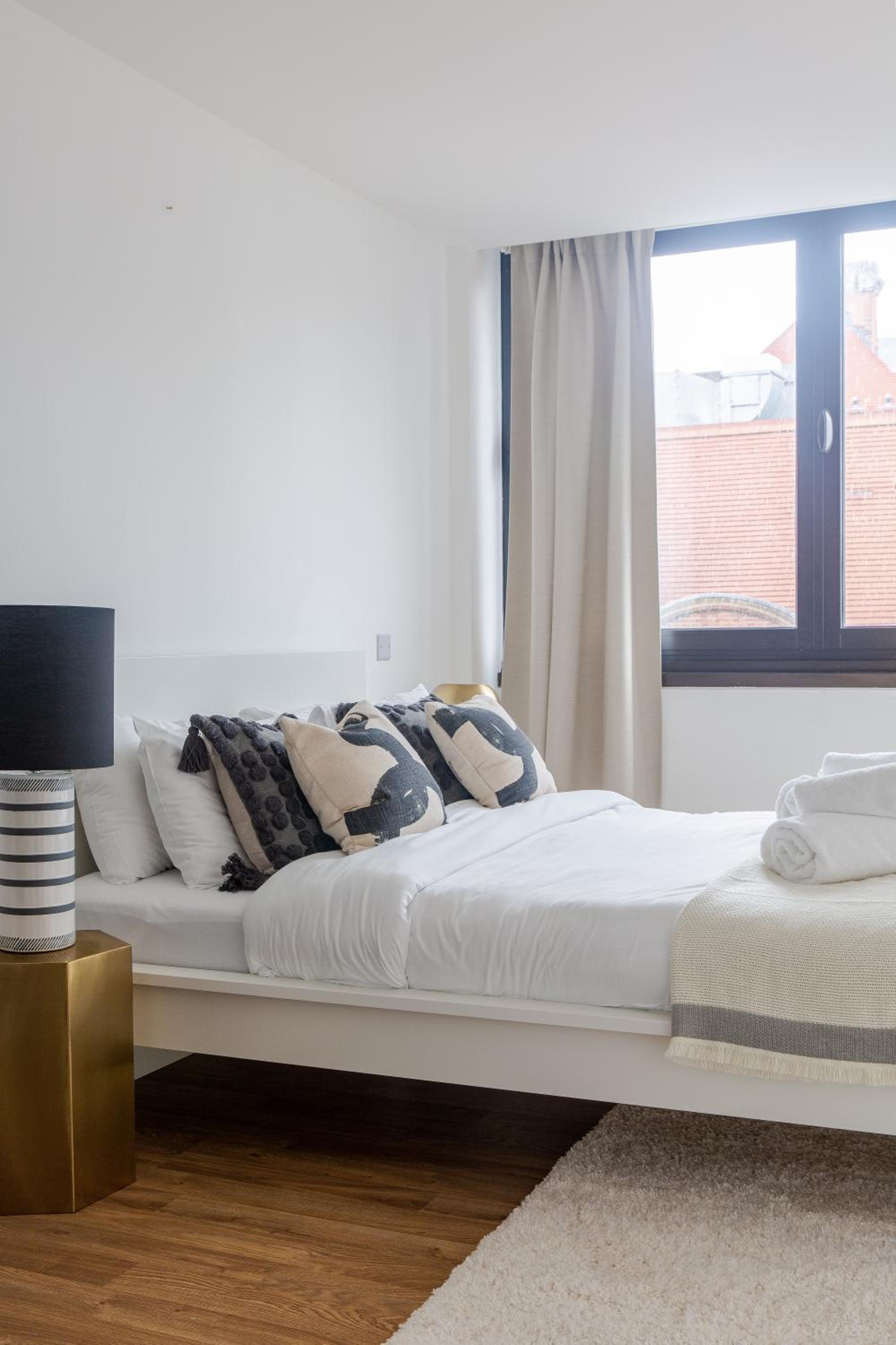 Huge Apartment On Oxford Street- Central London
