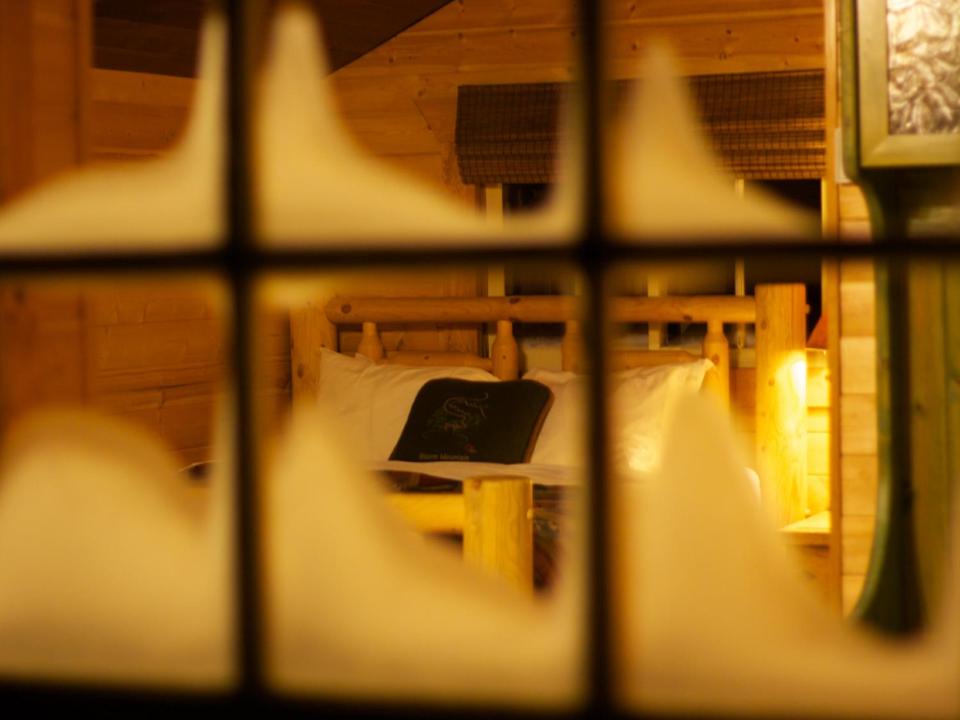 Storm Mountain Lodge & Cabins