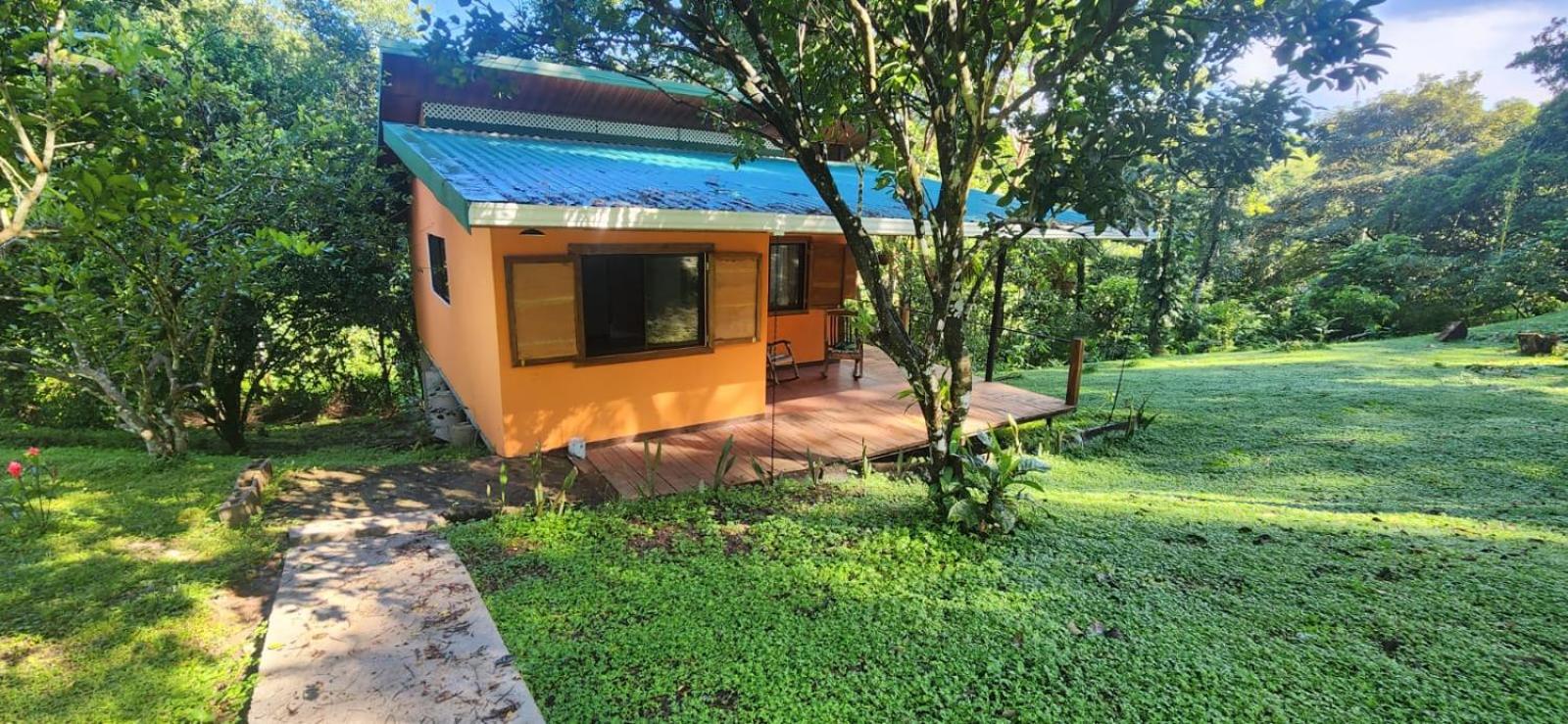 Hermosa cabaña con espacios al Aire Libre!