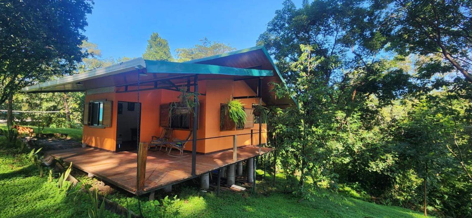 Hermosa cabaña con espacios al Aire Libre!