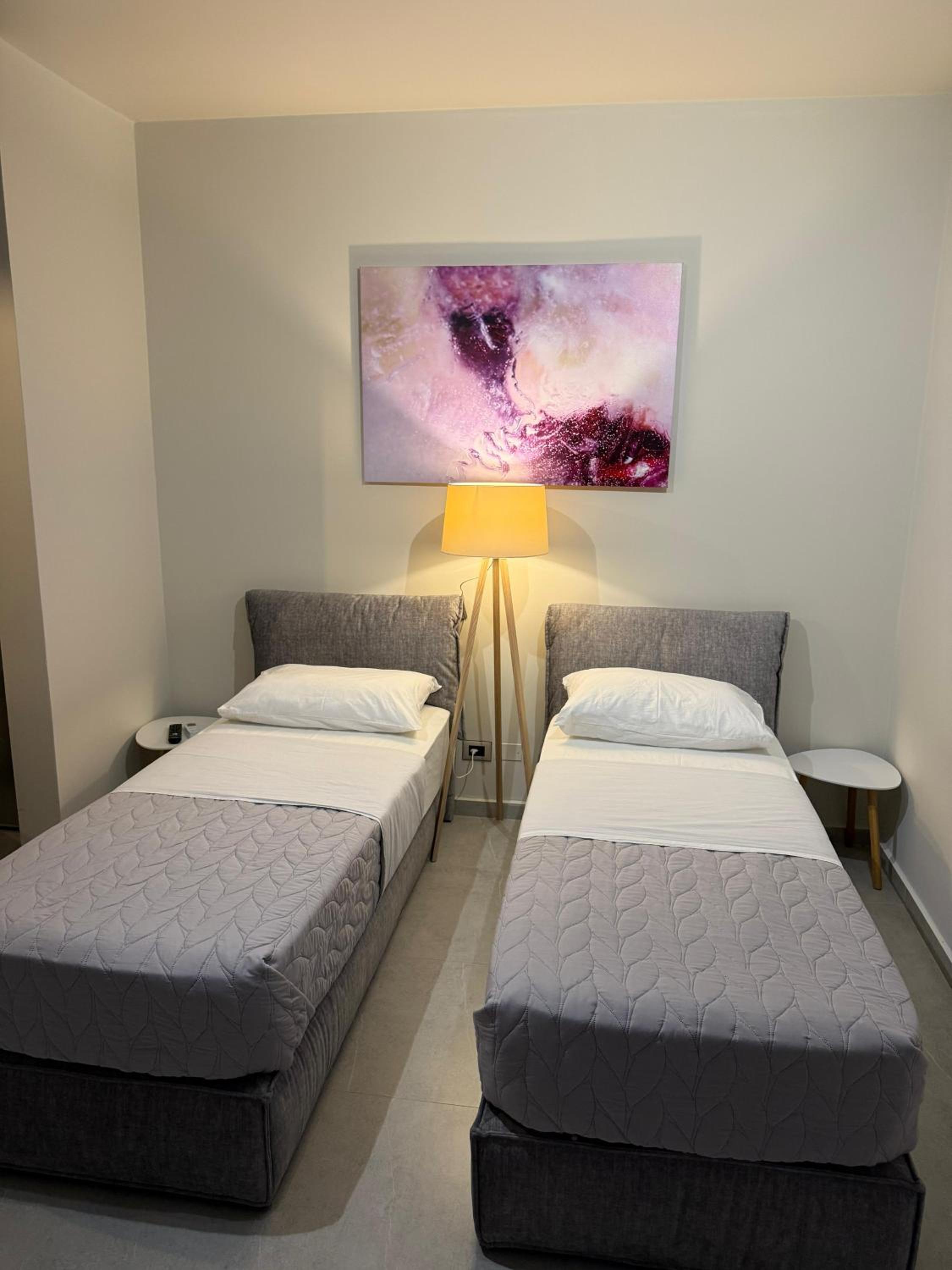 STAY-FIVE Modern Central Studios Self Check-in & Fast Wi-Fi