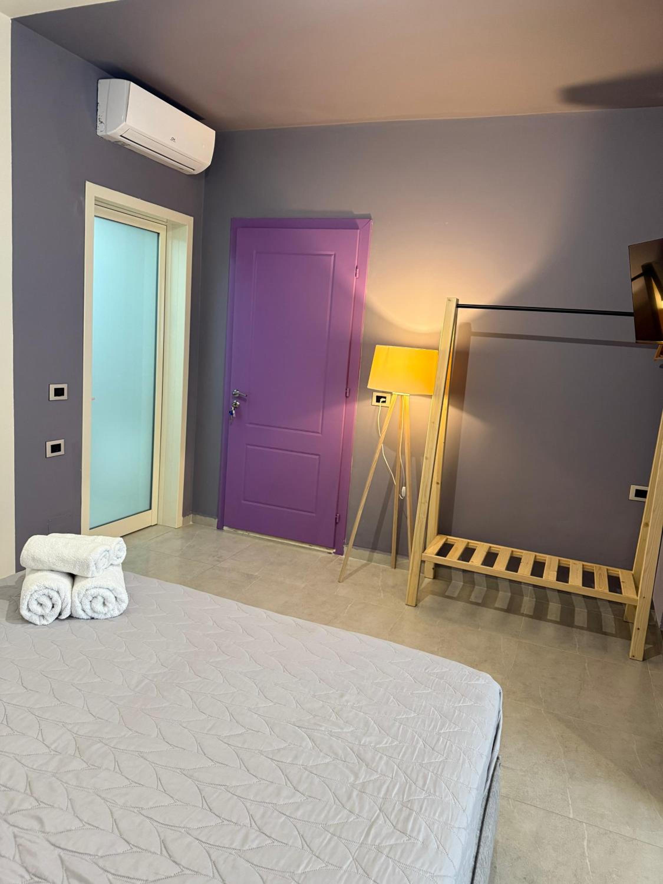 STAY-FIVE Modern Central Studios Self Check-in & Fast Wi-Fi