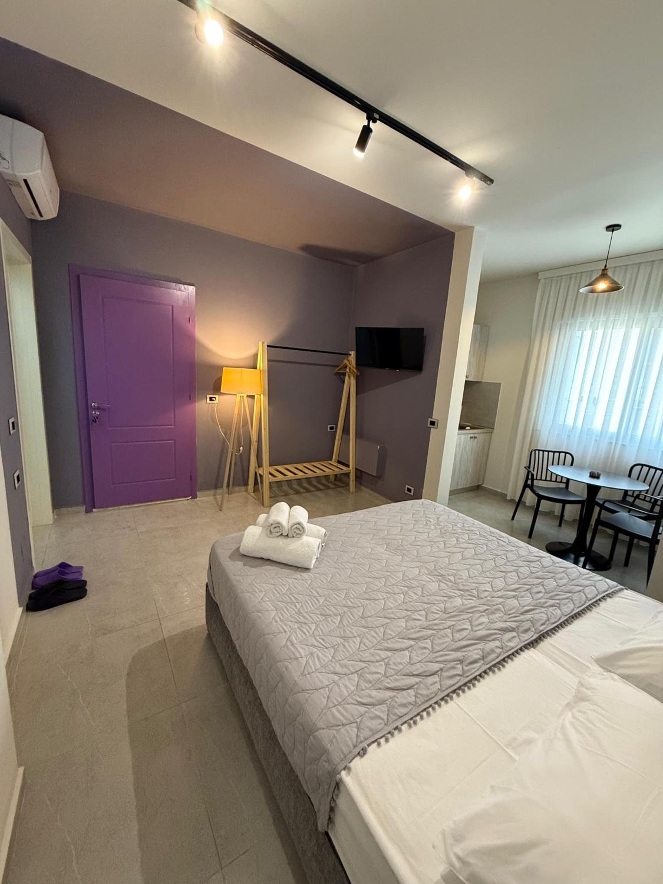 STAY-FIVE Modern Central Studios Self Check-in & Fast Wi-Fi