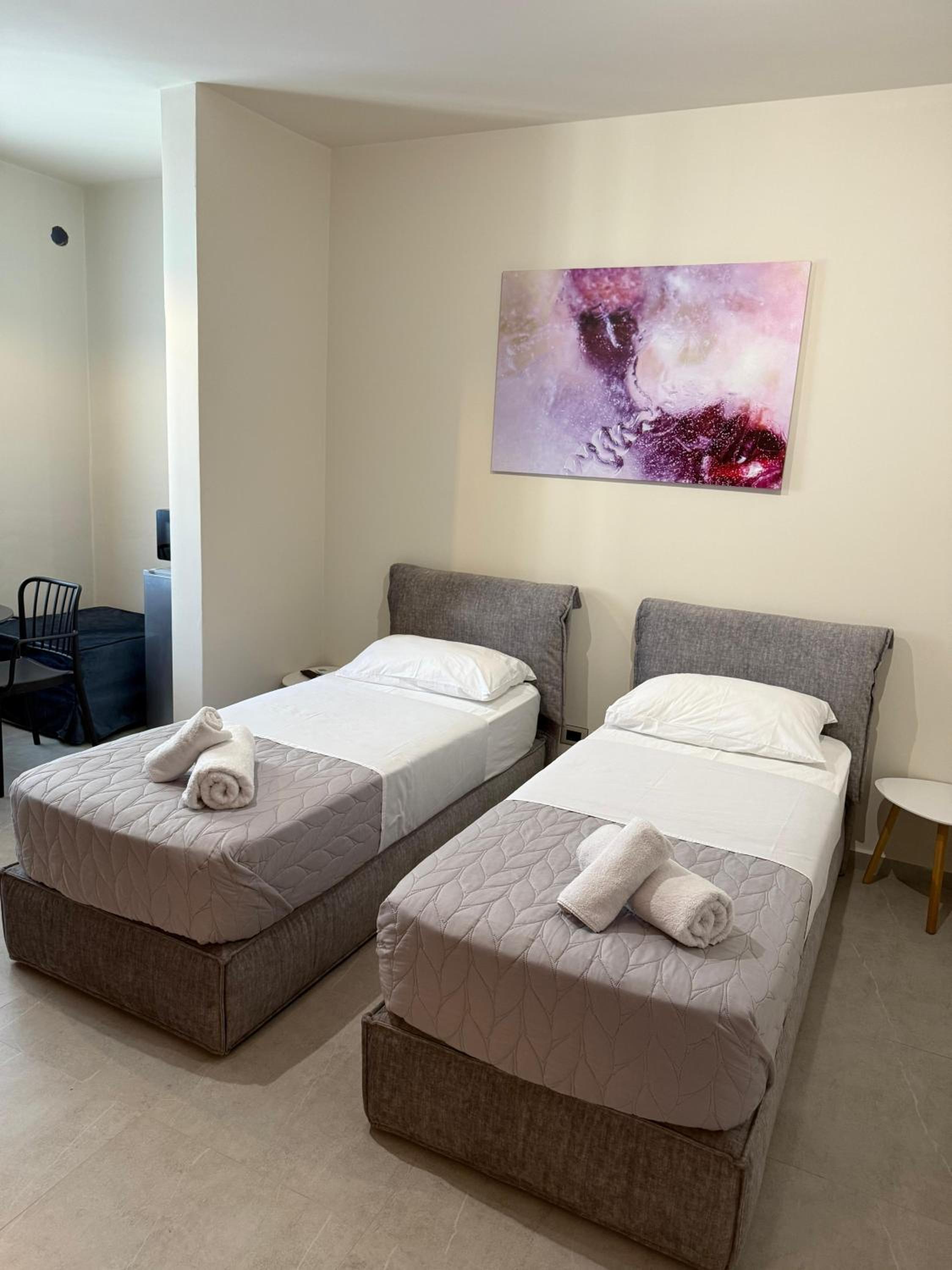 STAY-FIVE Modern Central Studios Self Check-in & Fast Wi-Fi