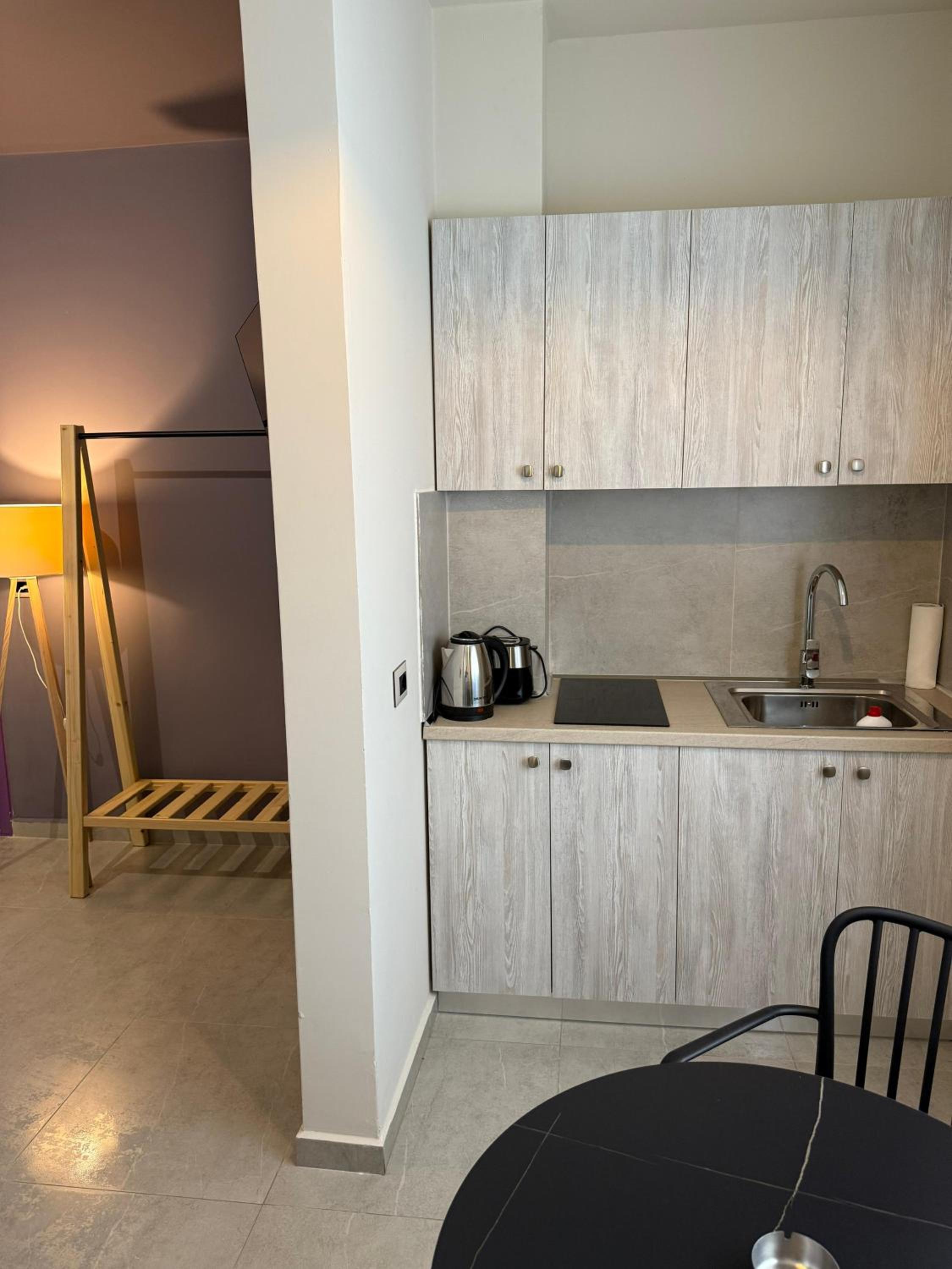 STAY-FIVE Modern Central Studios Self Check-in & Fast Wi-Fi