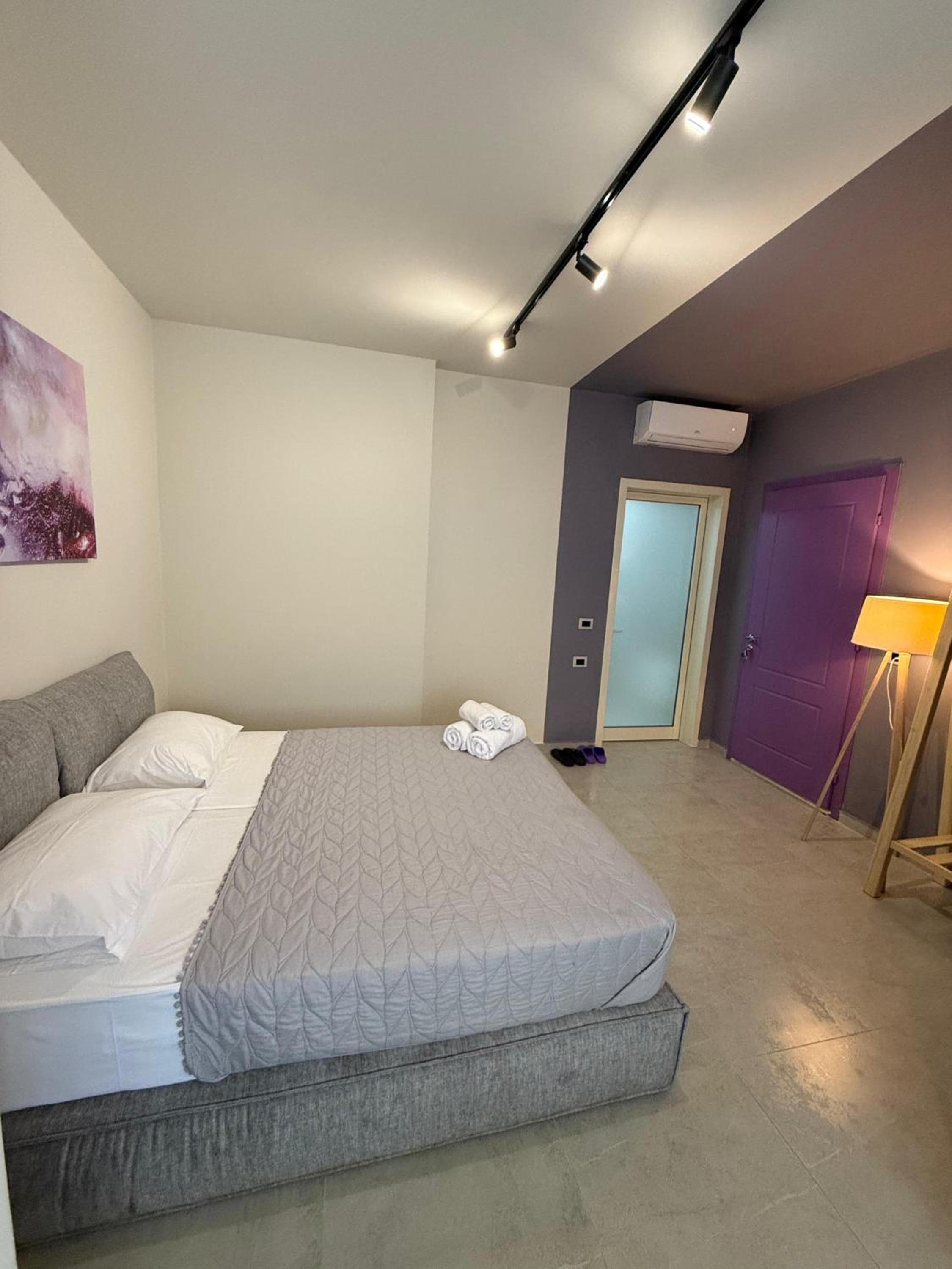 STAY-FIVE Modern Central Studios Self Check-in & Fast Wi-Fi
