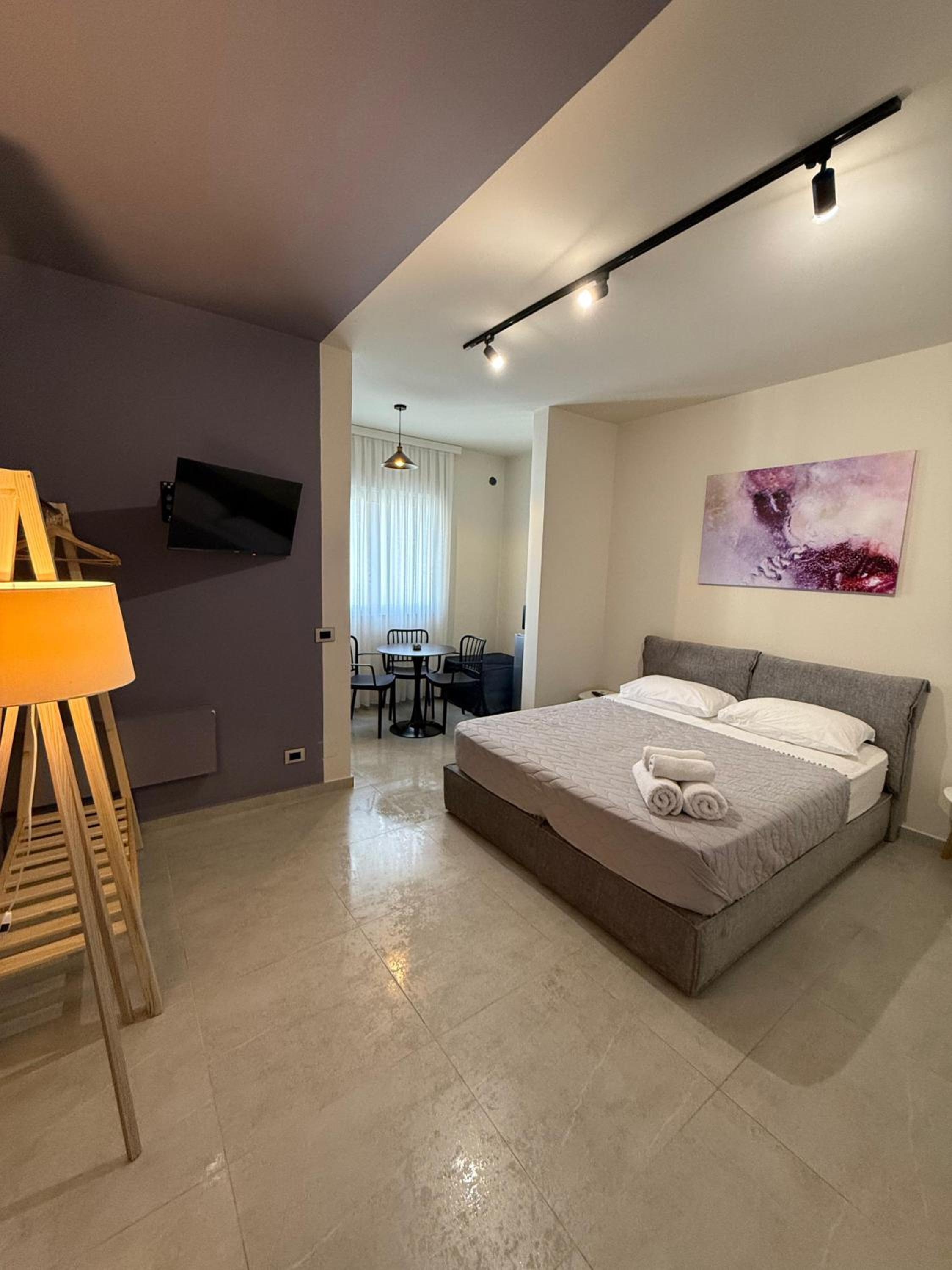 STAY-FIVE Modern Central Studios Self Check-in & Fast Wi-Fi