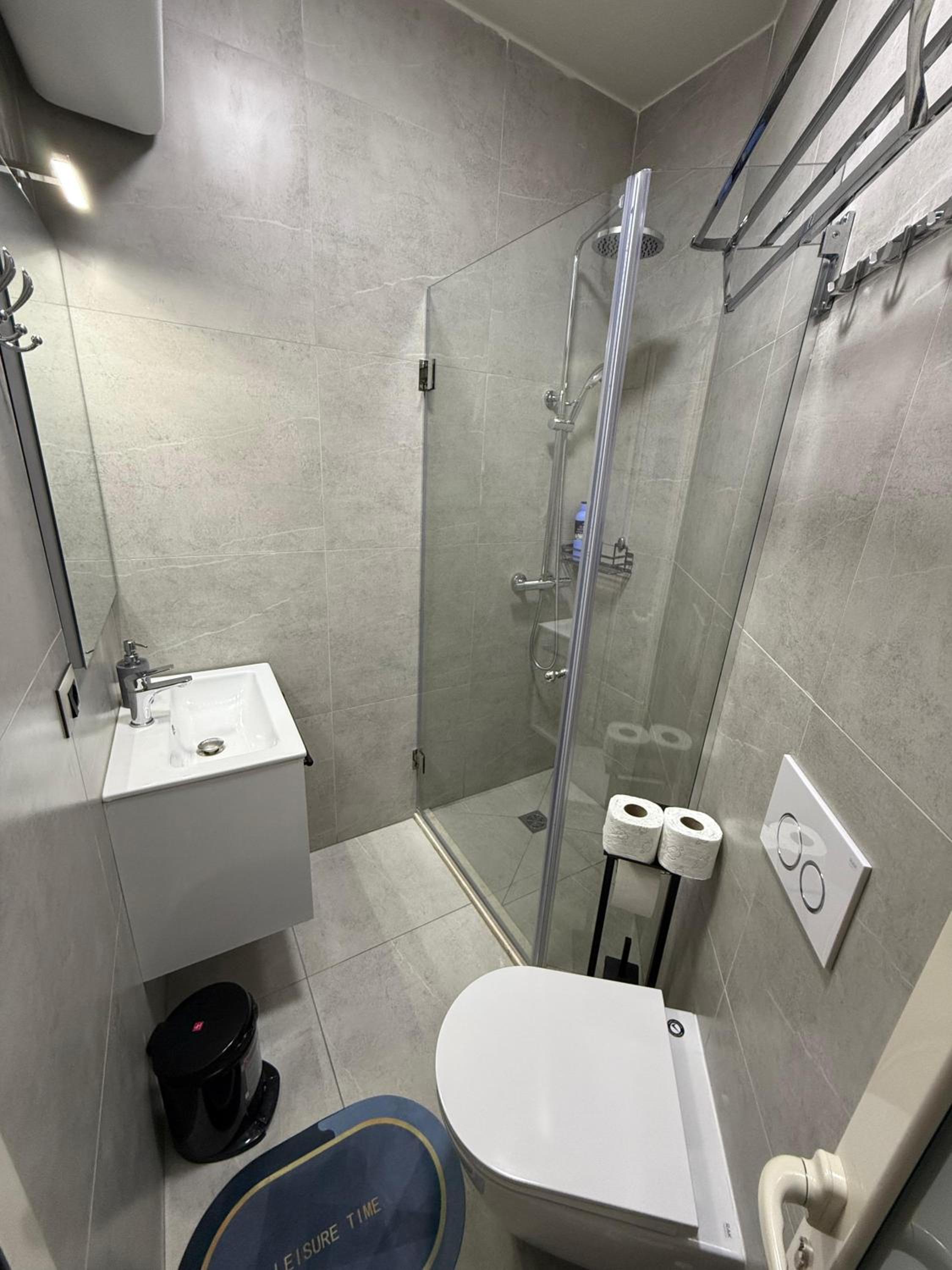 STAY-FIVE Modern Central Studios Self Check-in & Fast Wi-Fi