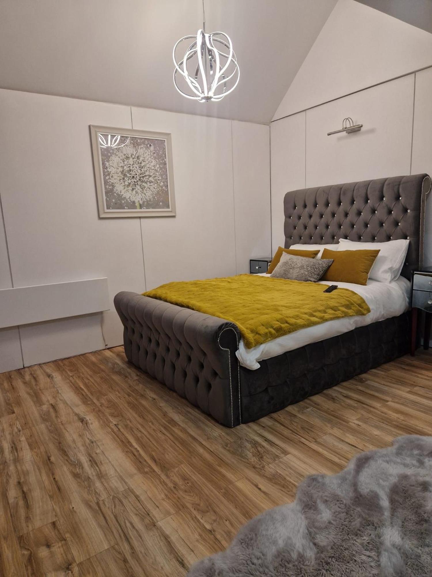 Ty Branwen- Luxury Woodland Lodge with Stunning Views