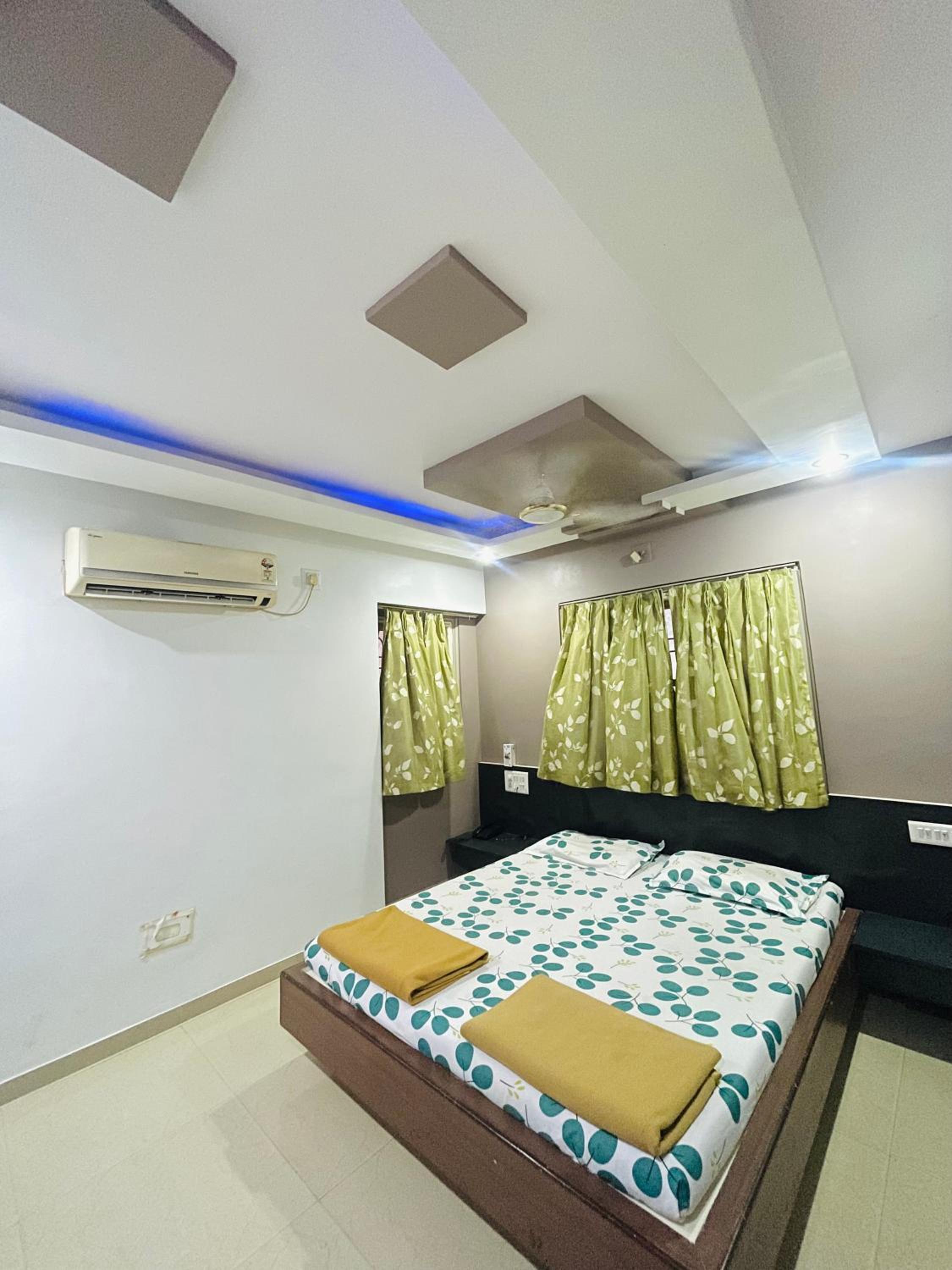 Hotel Rajdhani And Guest House Gujarat - Best Family Hotel in Halol Near Pavaghad and Halol GIDC view 4
