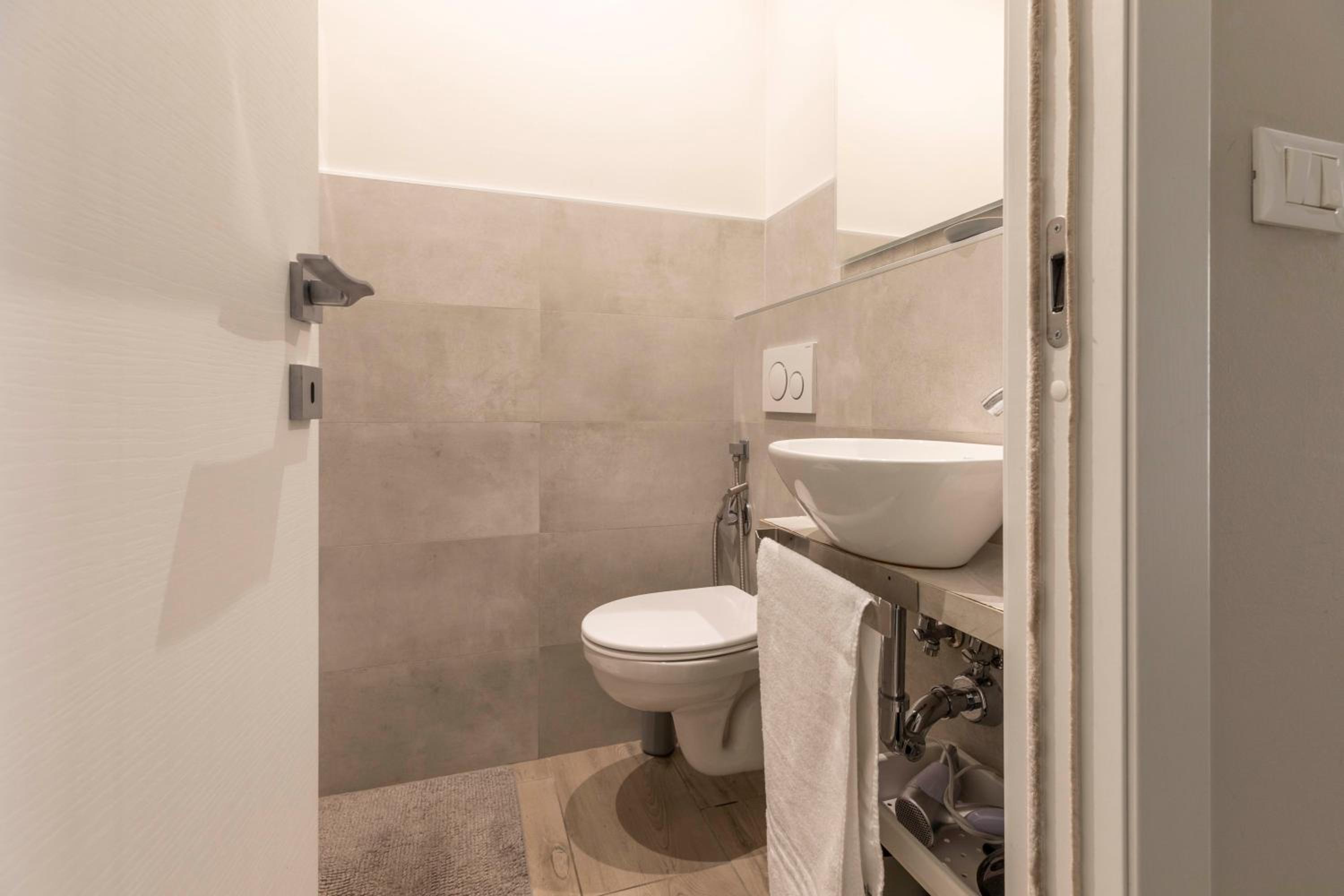 Montebello 42 Studio Apartment by Alterego en Turin — bathroom