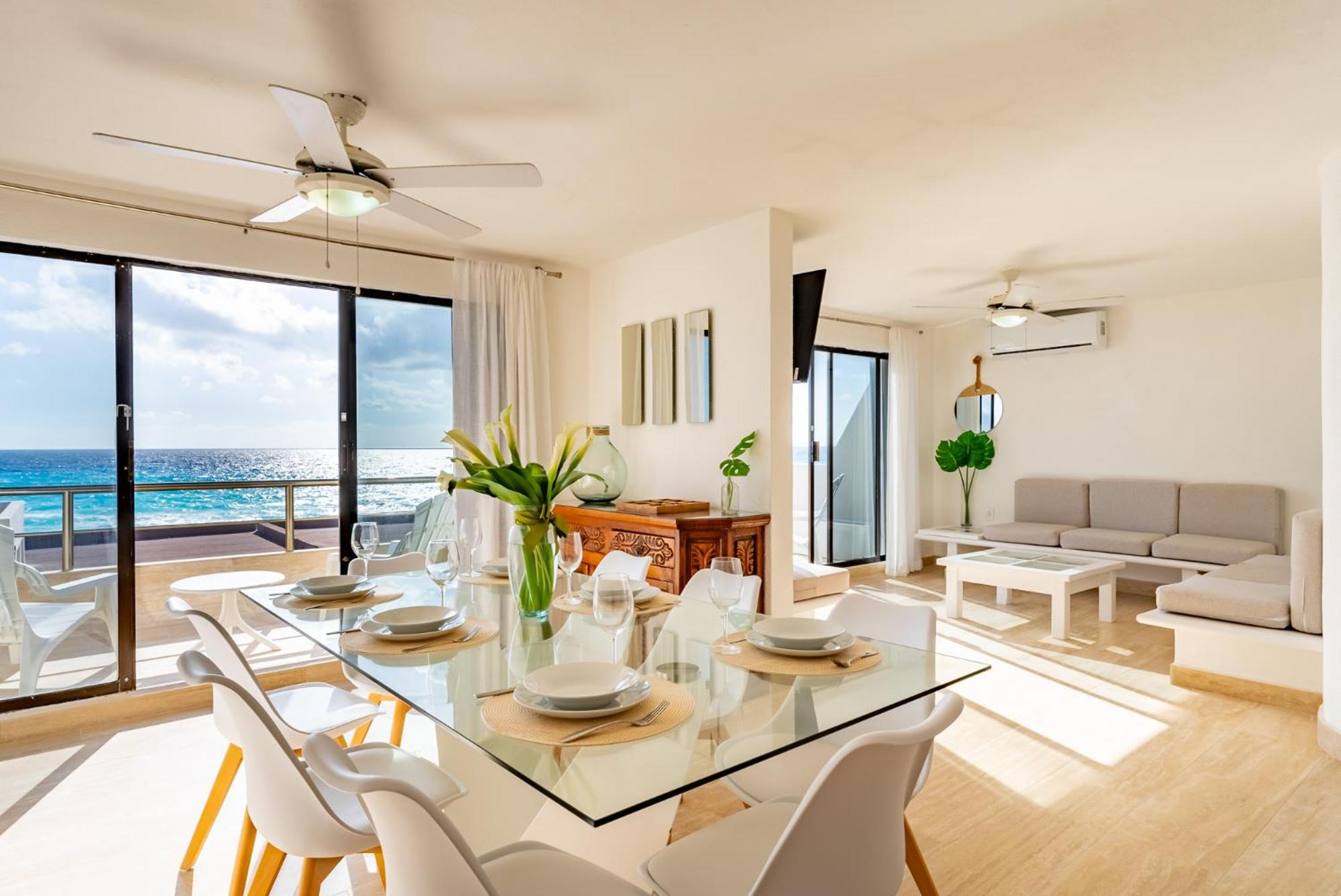 Beachfront Villa in Cancun Hotel Zone
