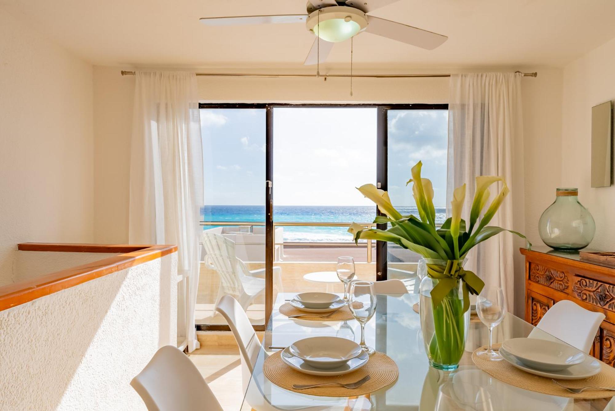 Beachfront Villa in Cancun Hotel Zone