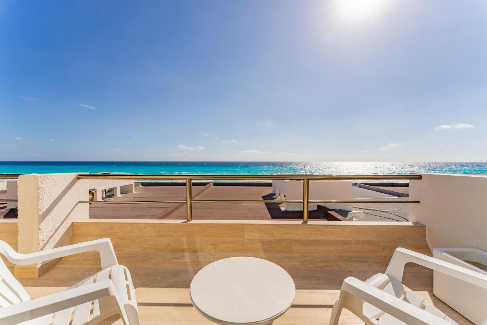 Beachfront Villa in Cancun Hotel Zone