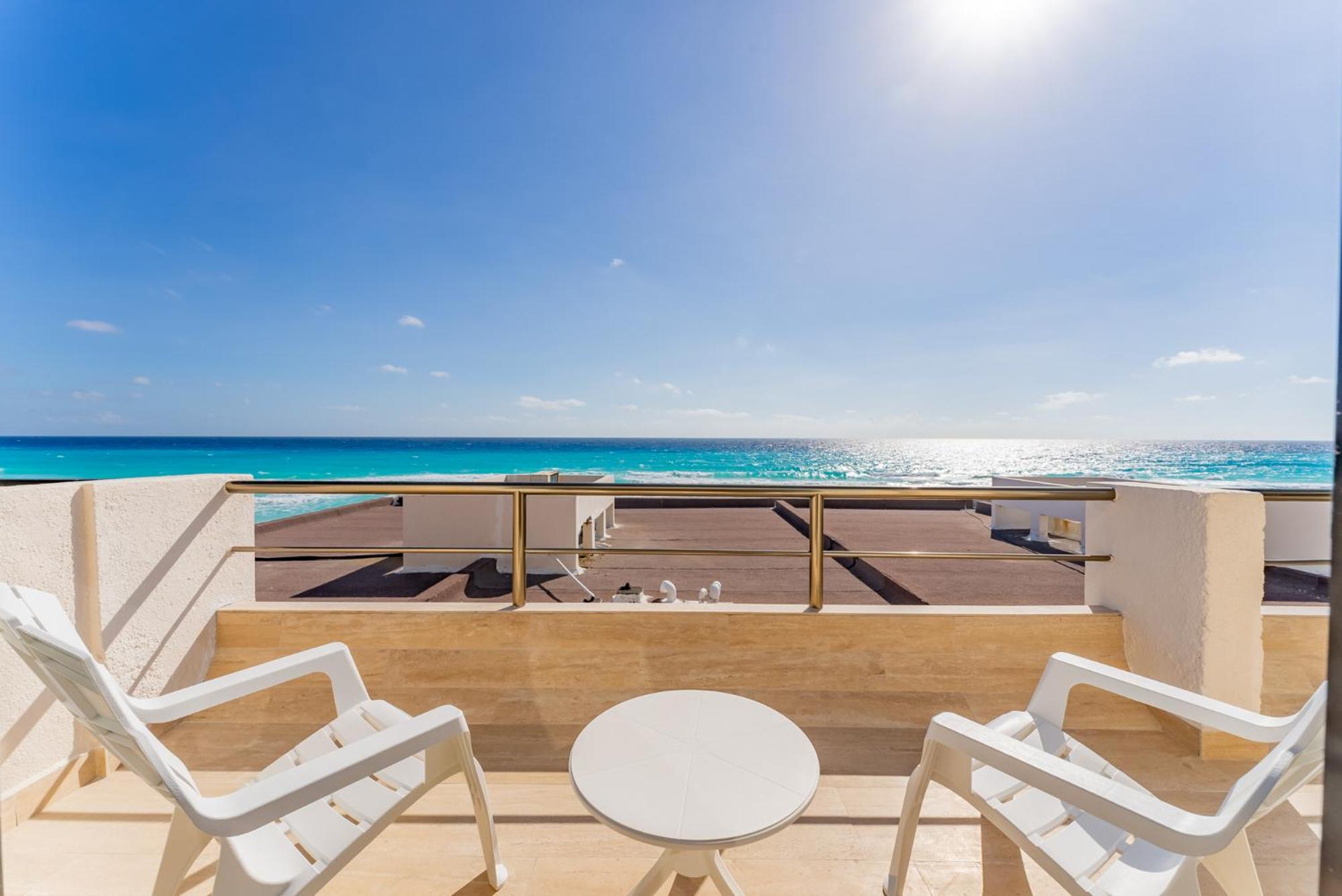 Beachfront Villa in Cancun Hotel Zone