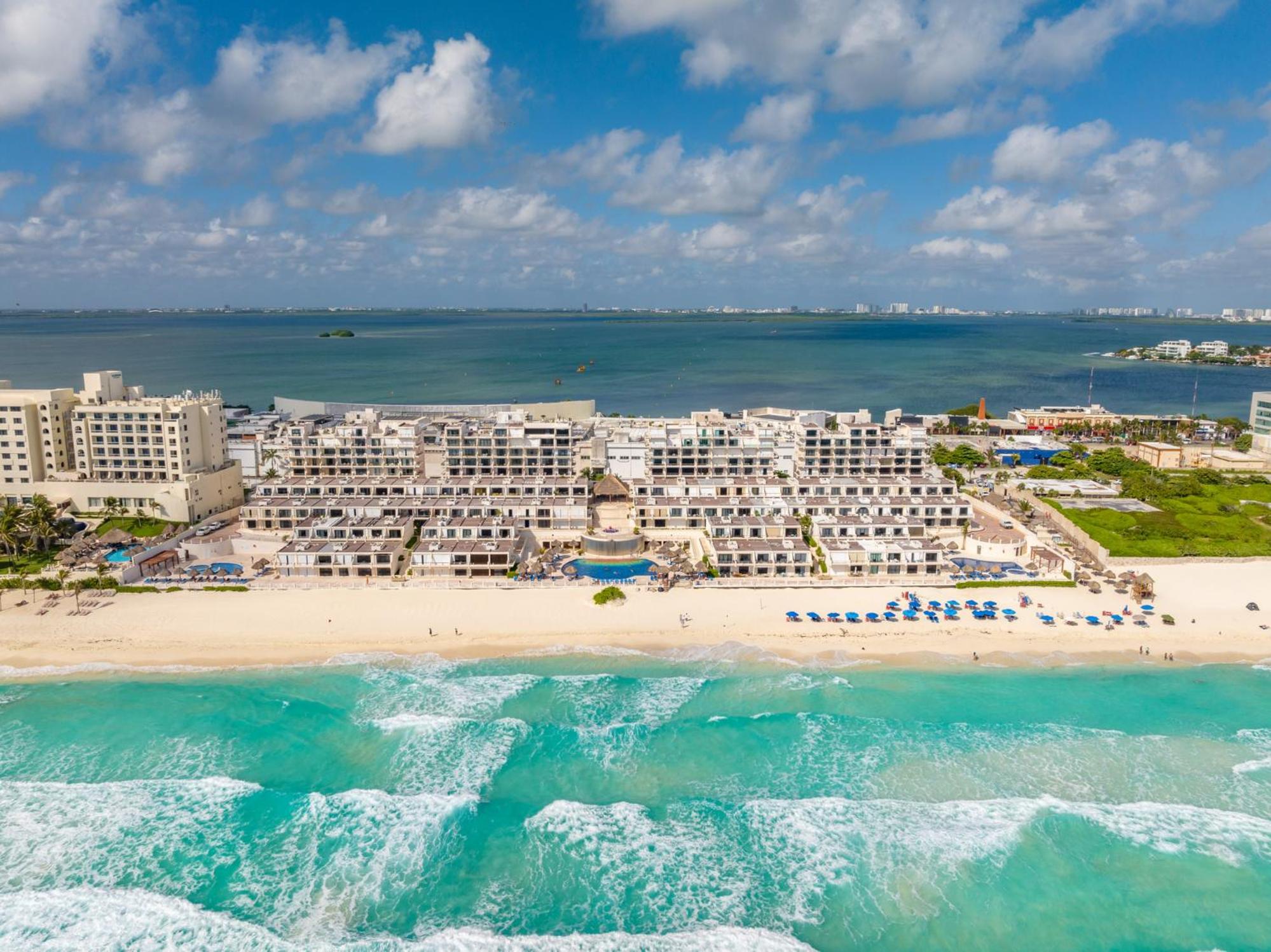 Beachfront Villa in Cancun Hotel Zone