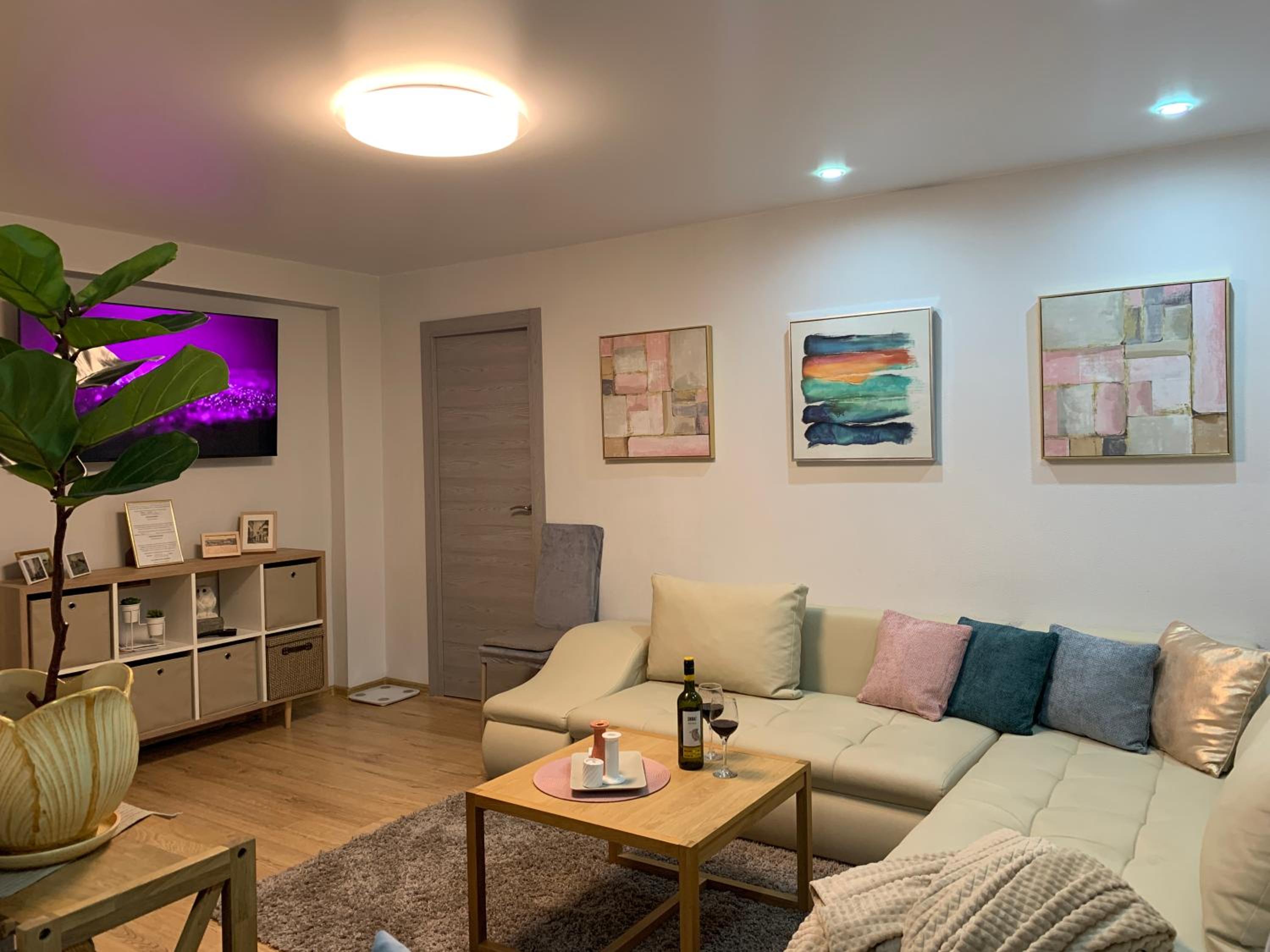 Family-Friendly 2-BedRoom Apt Free Parking view 2