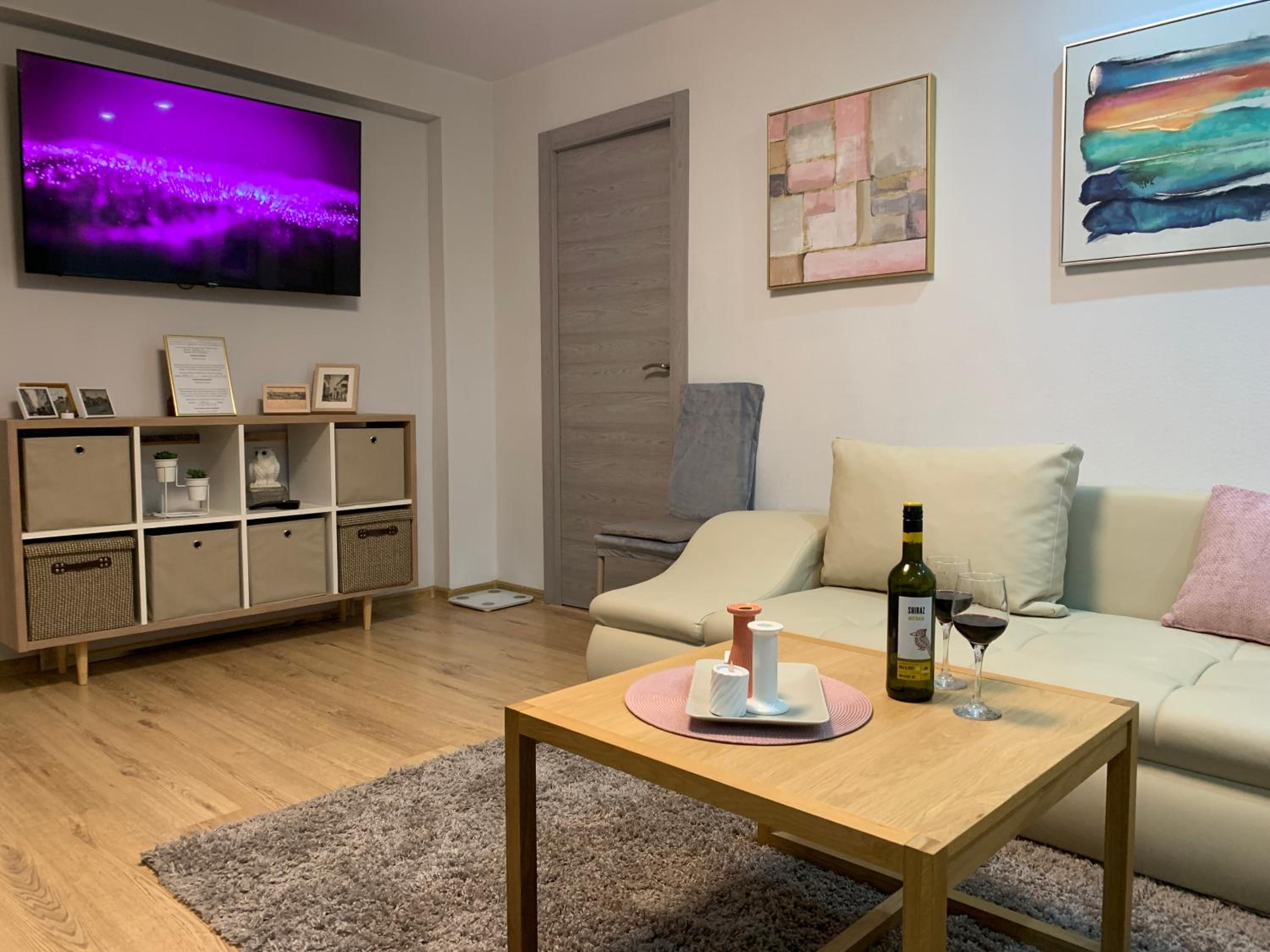 Family-Friendly 2-BedRoom Apt Free Parking view 4