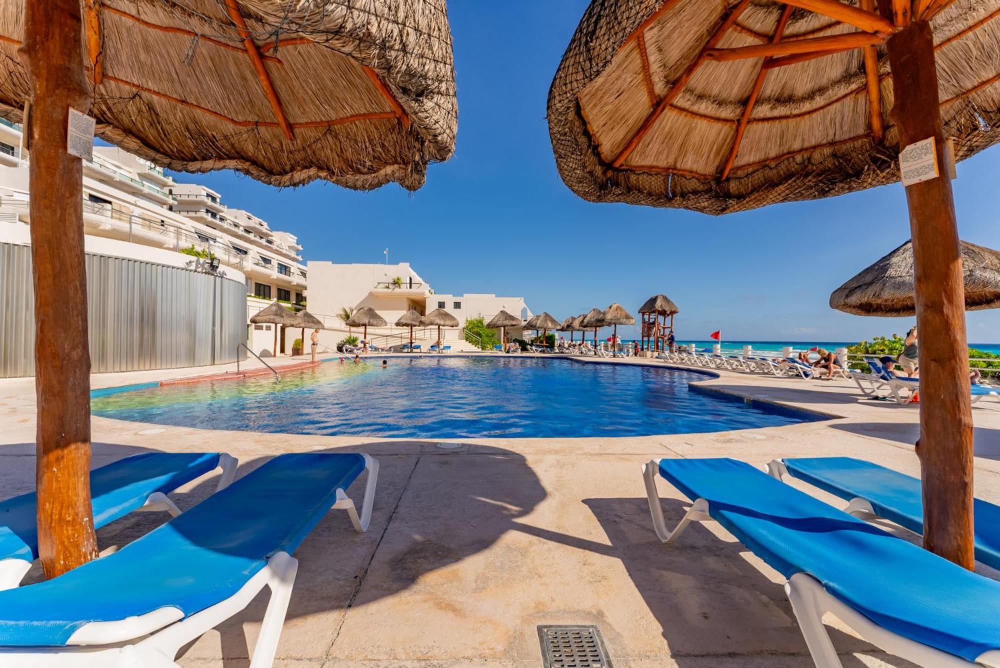 Beachfront Villa in Cancun Hotel Zone
