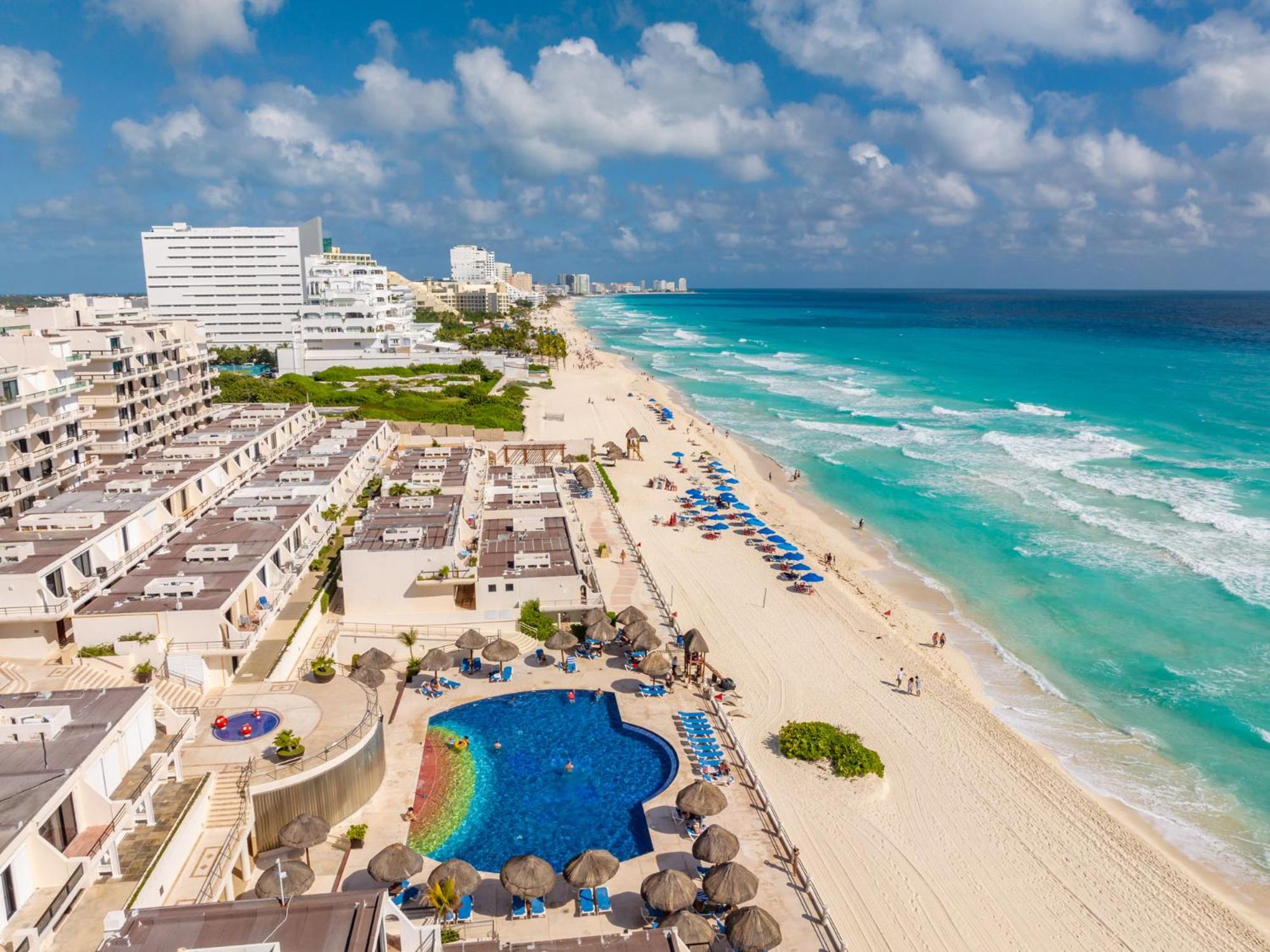 Beachfront Villa in Cancun Hotel Zone