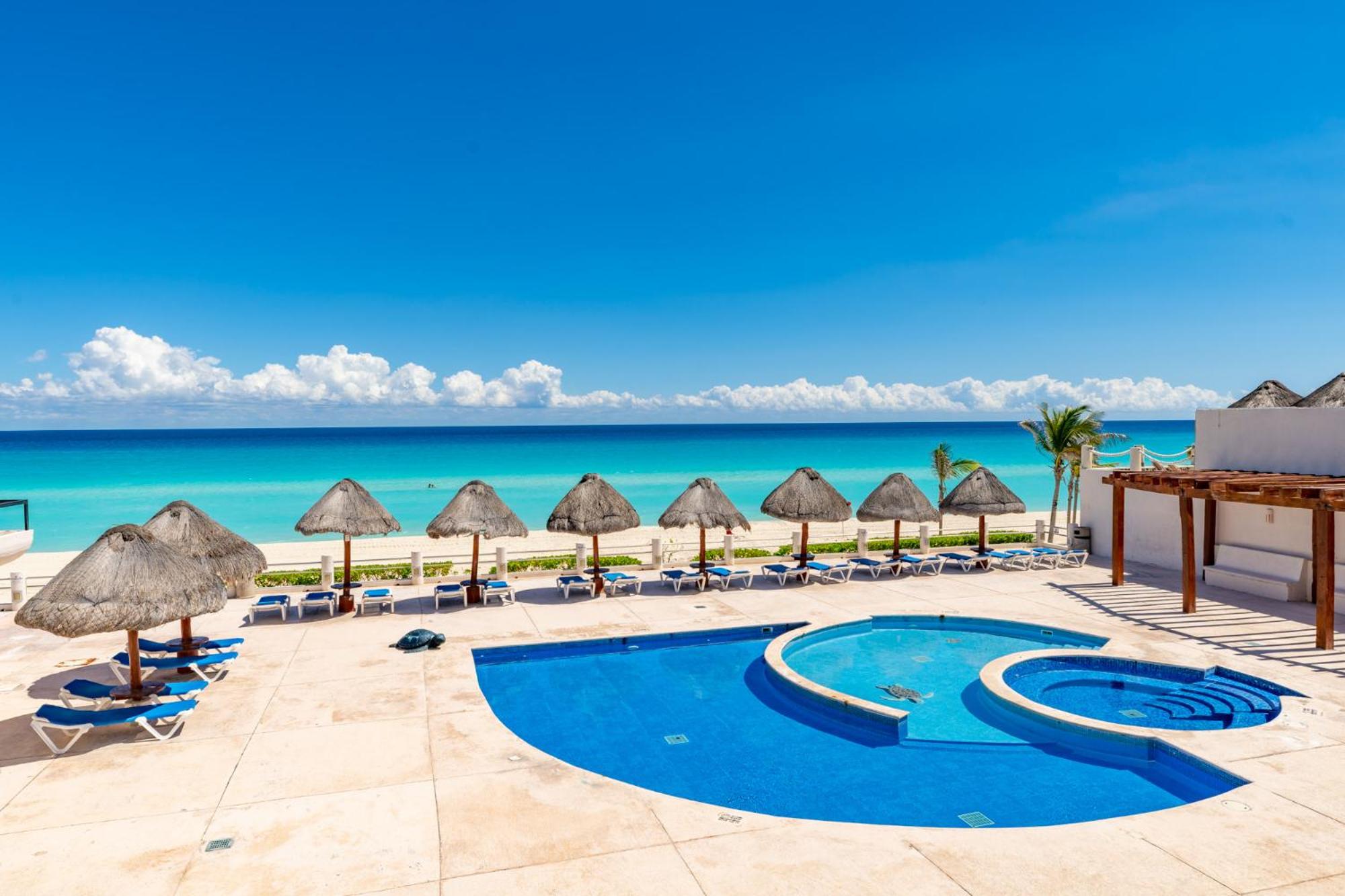 Beachfront Villa in Cancun Hotel Zone