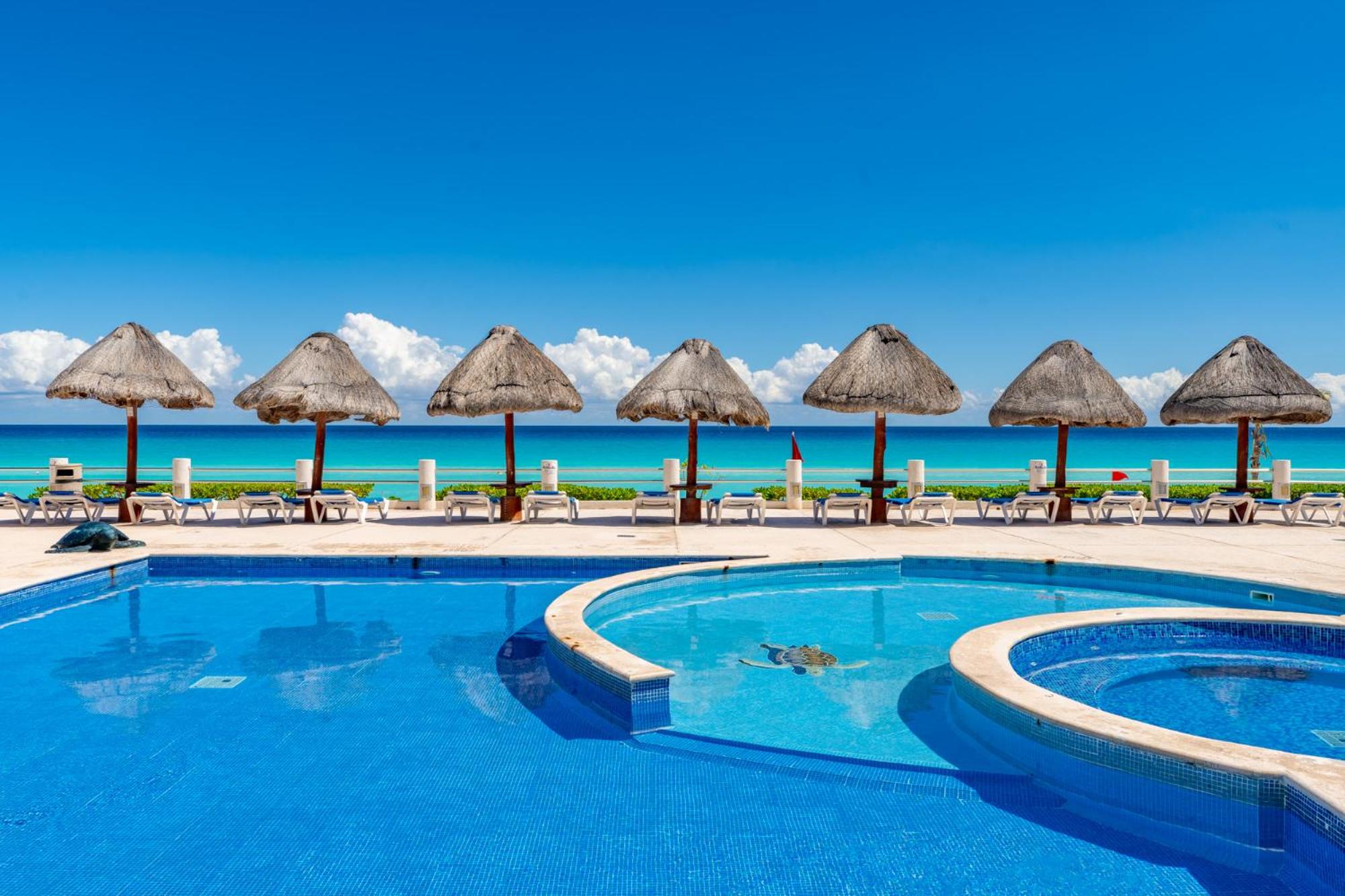Beachfront Villa in Cancun Hotel Zone