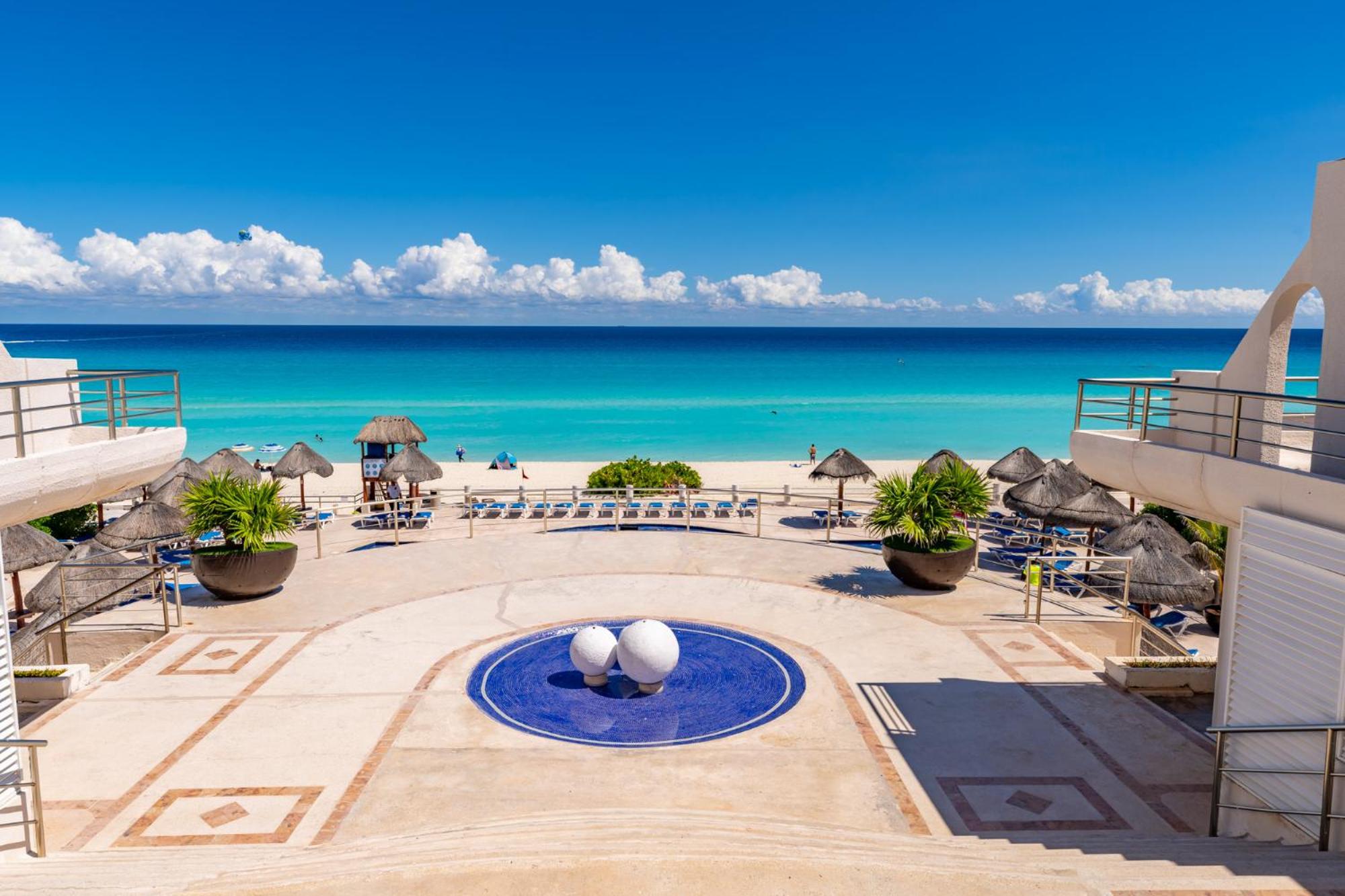 Beachfront Villa in Cancun Hotel Zone