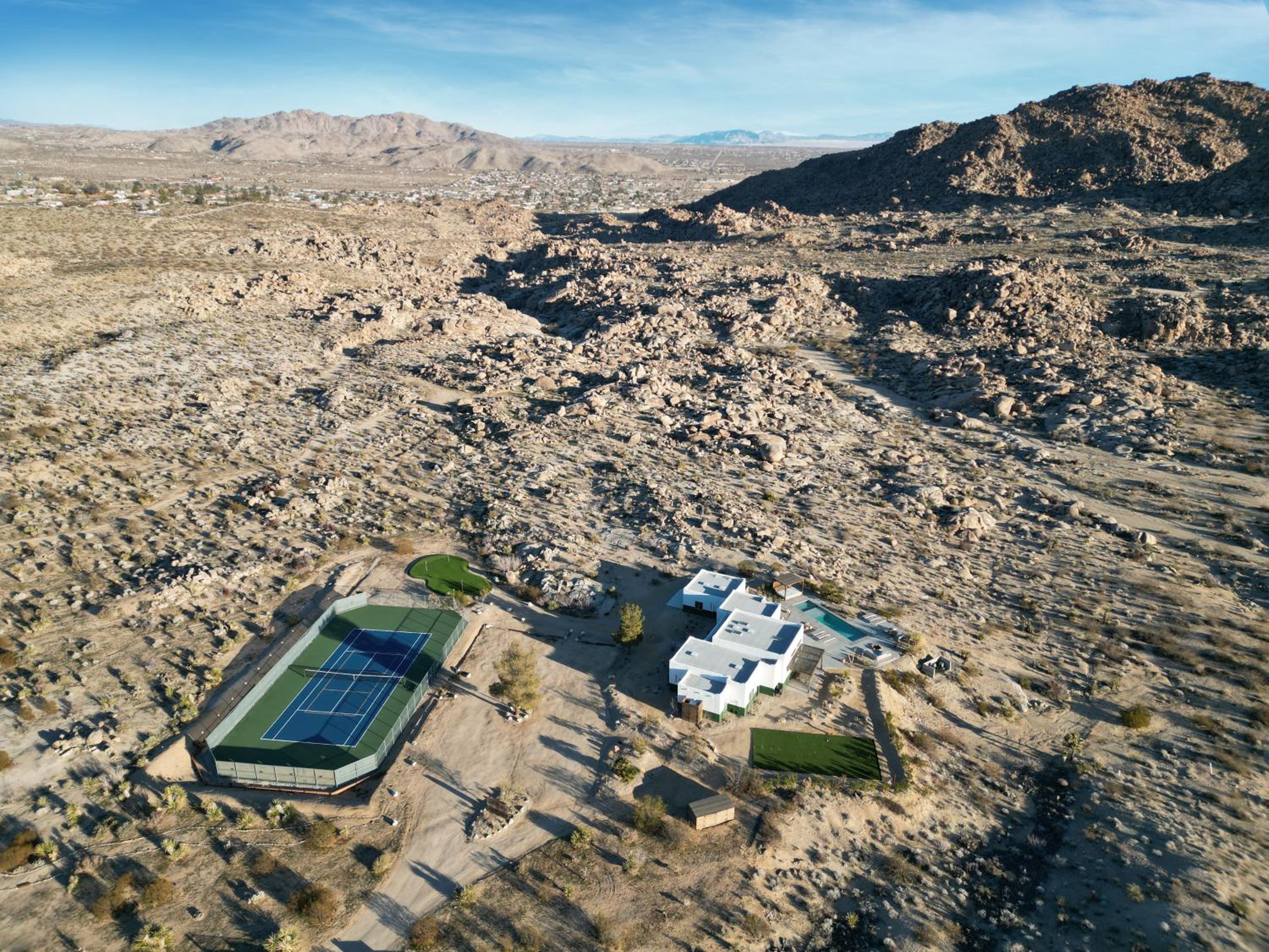 Joshua Tree Country Club-Villa/Pool/Sport/Boulders - Property Image 24