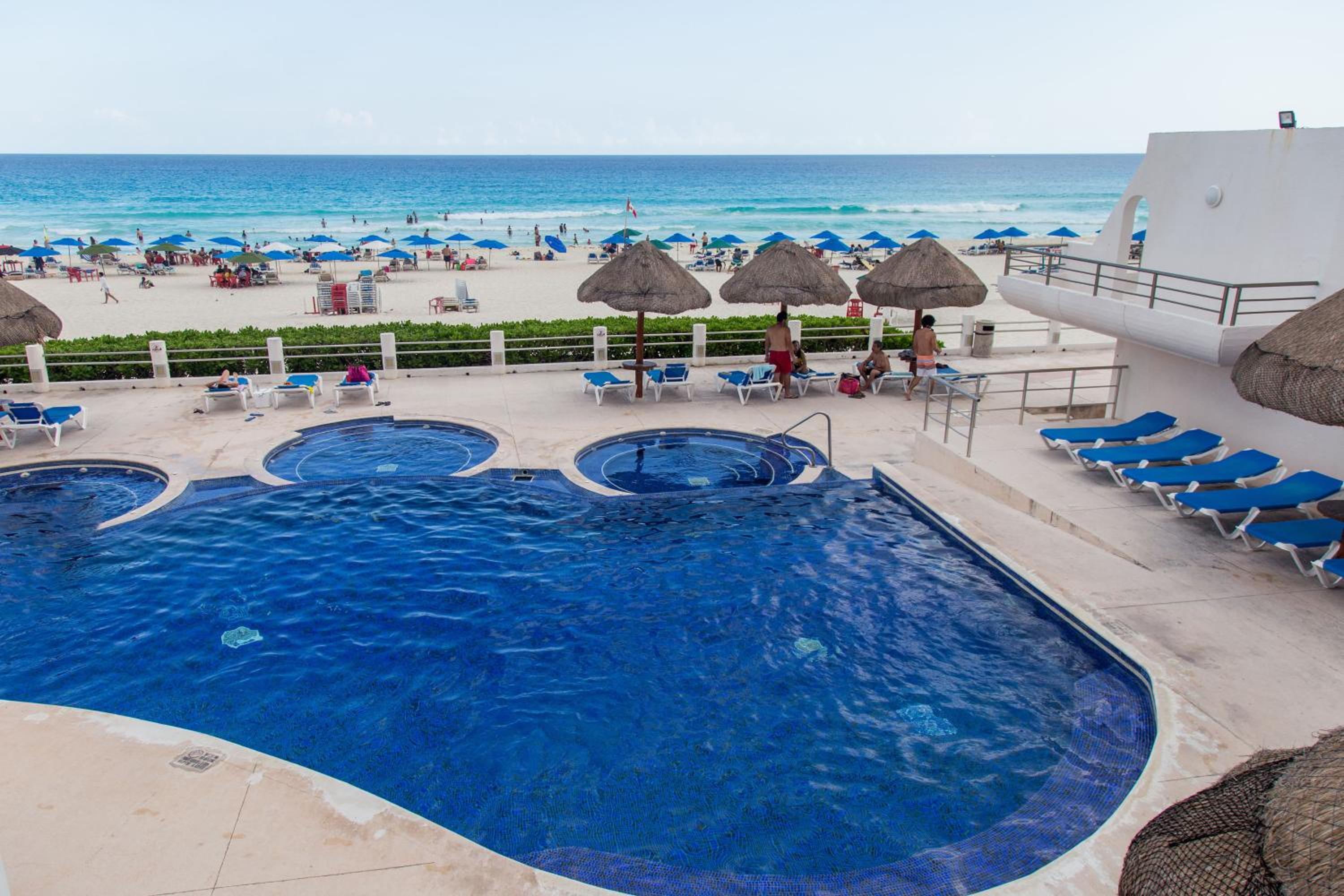Beachfront Villa in Cancun Hotel Zone