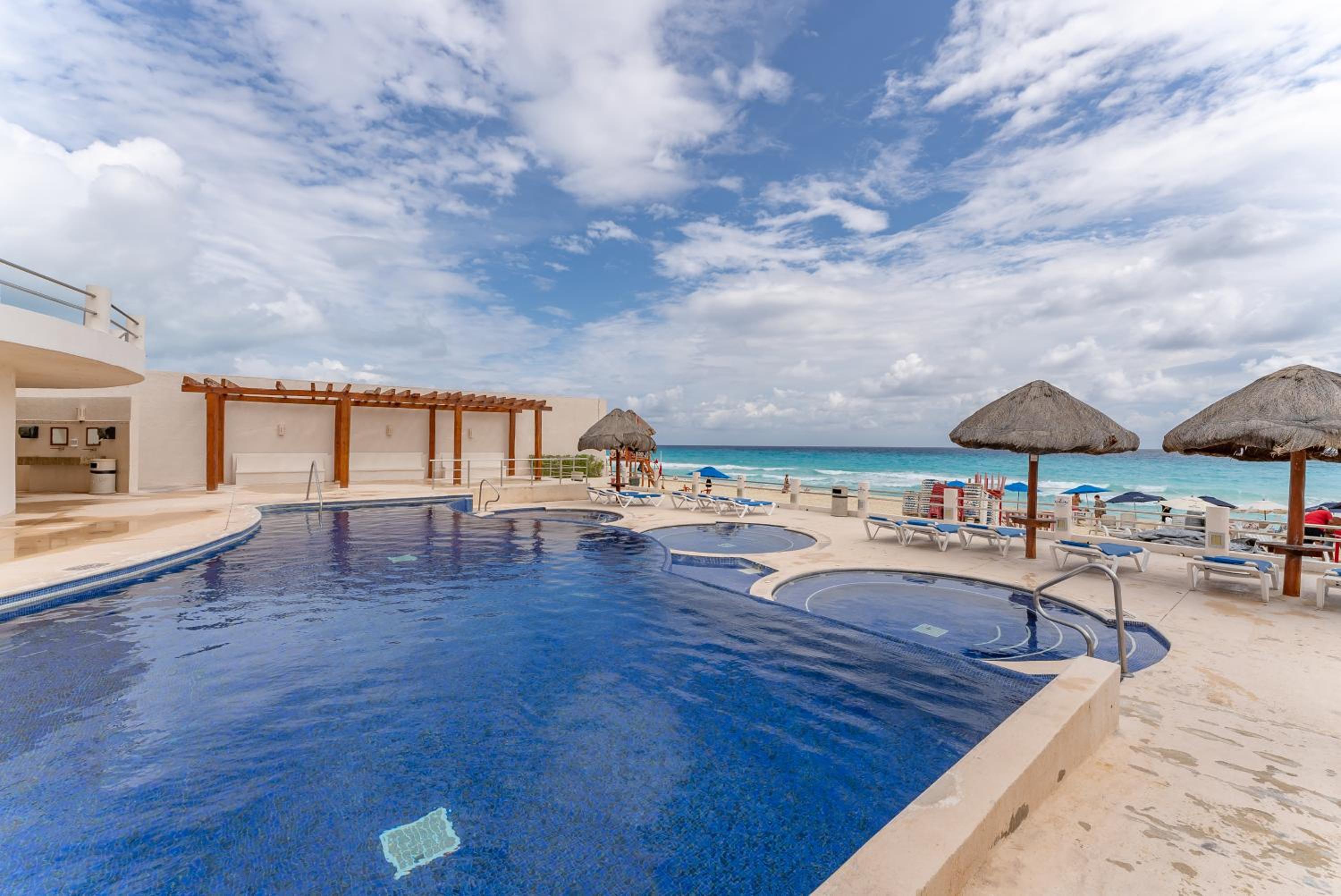 Beachfront Villa in Cancun Hotel Zone