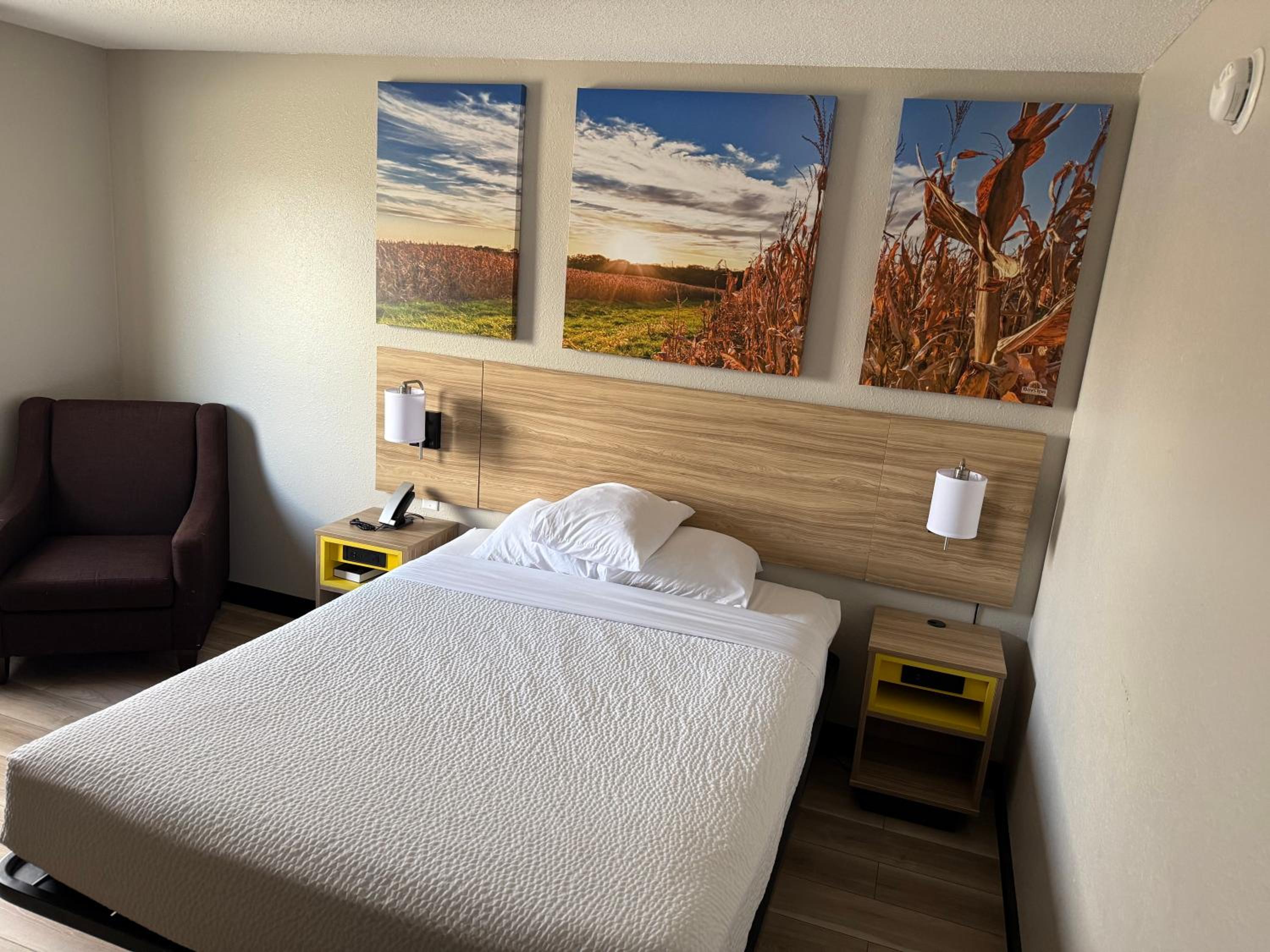 Muncie Vacations - Days Inn by Wyndham Muncie -Ball State University - Property Image 13