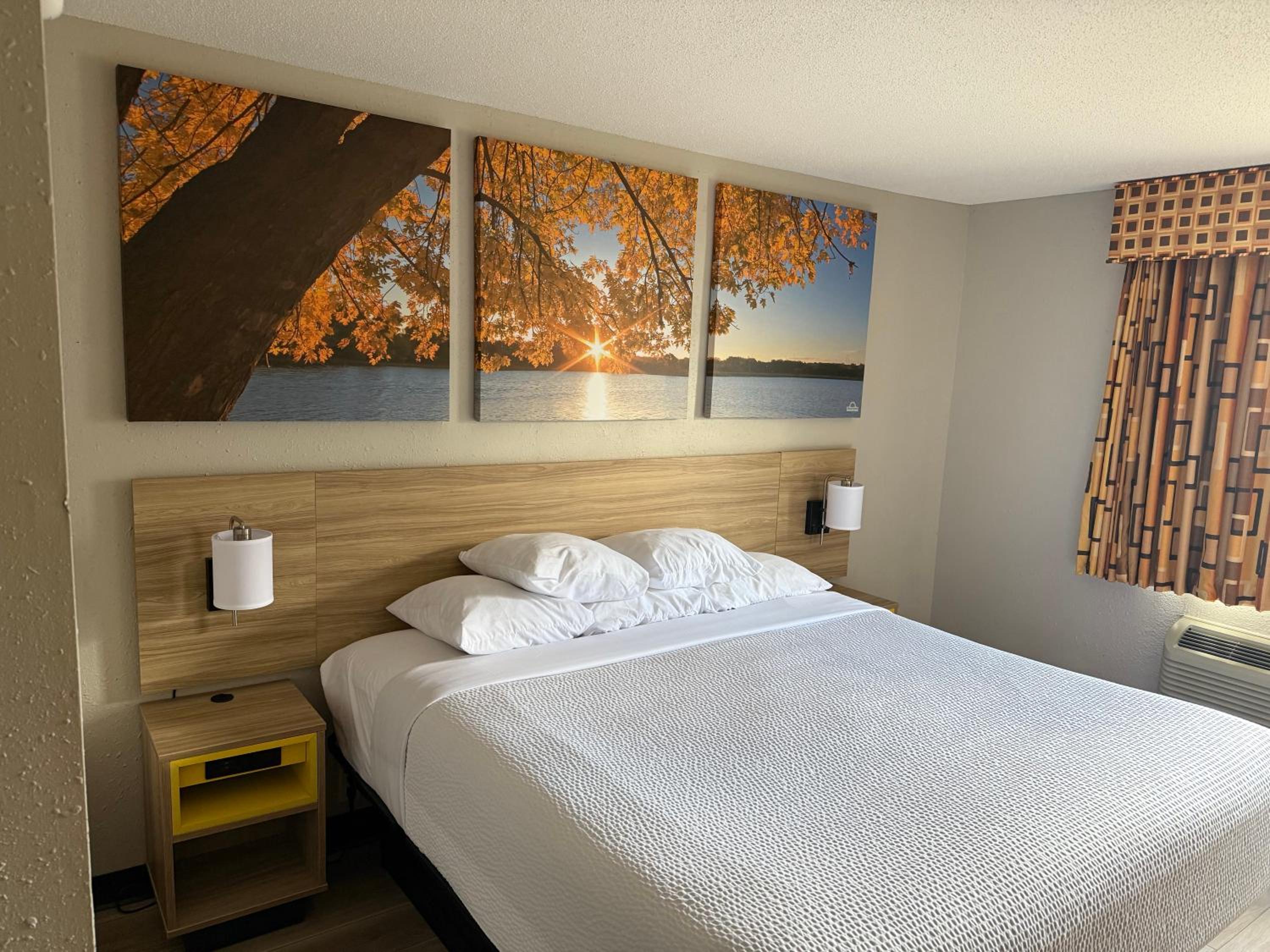 Muncie Vacations - Days Inn by Wyndham Muncie -Ball State University - Property Image 22
