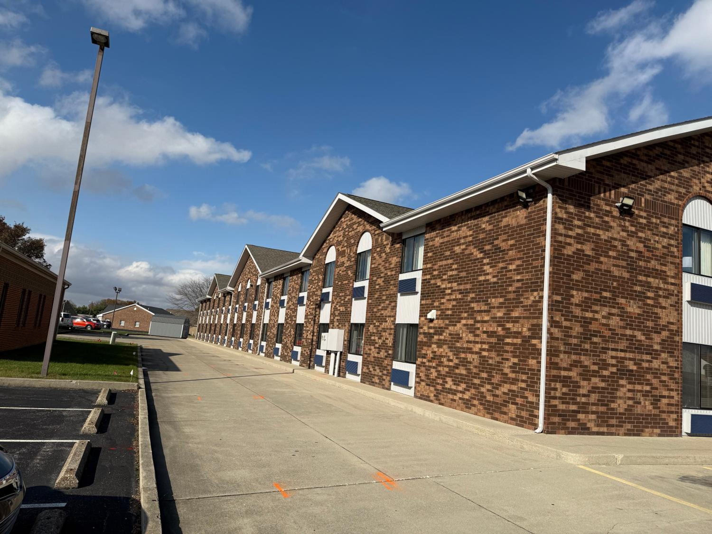 Muncie Vacations - Days Inn by Wyndham Muncie -Ball State University - Property Image 24
