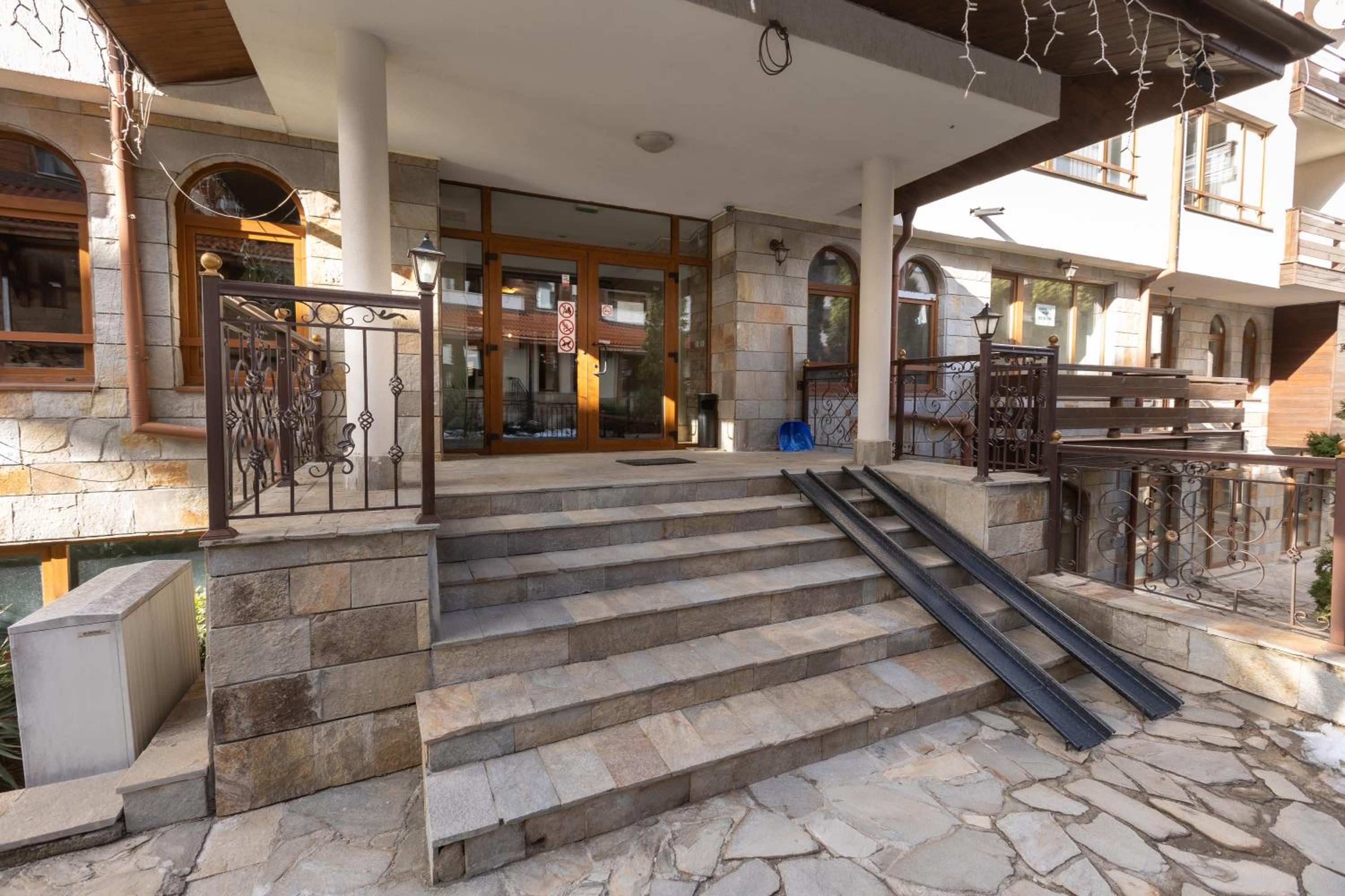 Cedar Lodge III - One BDRM Flat B18