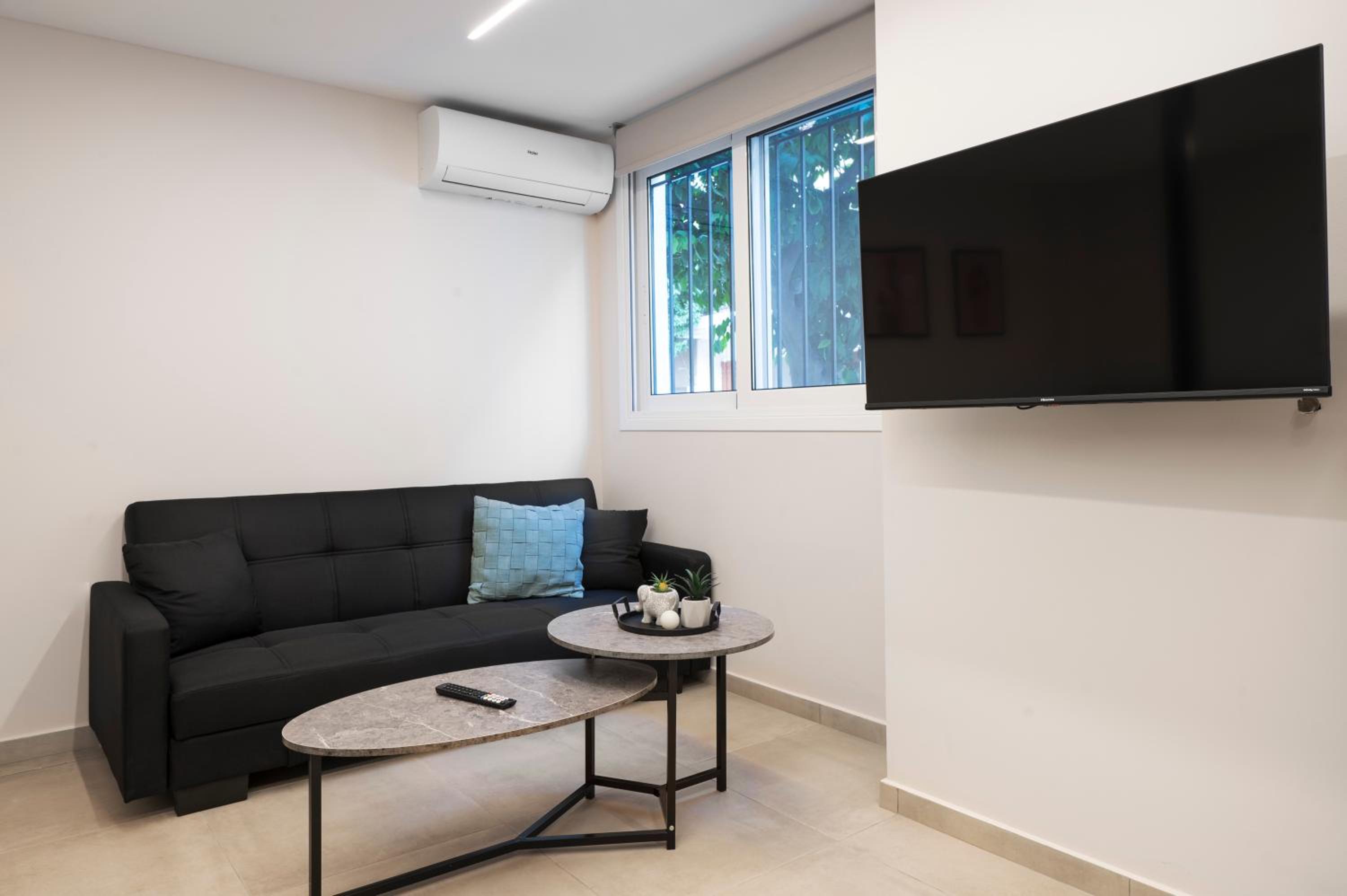 Oculus Kolonos Suites by Live&Travel