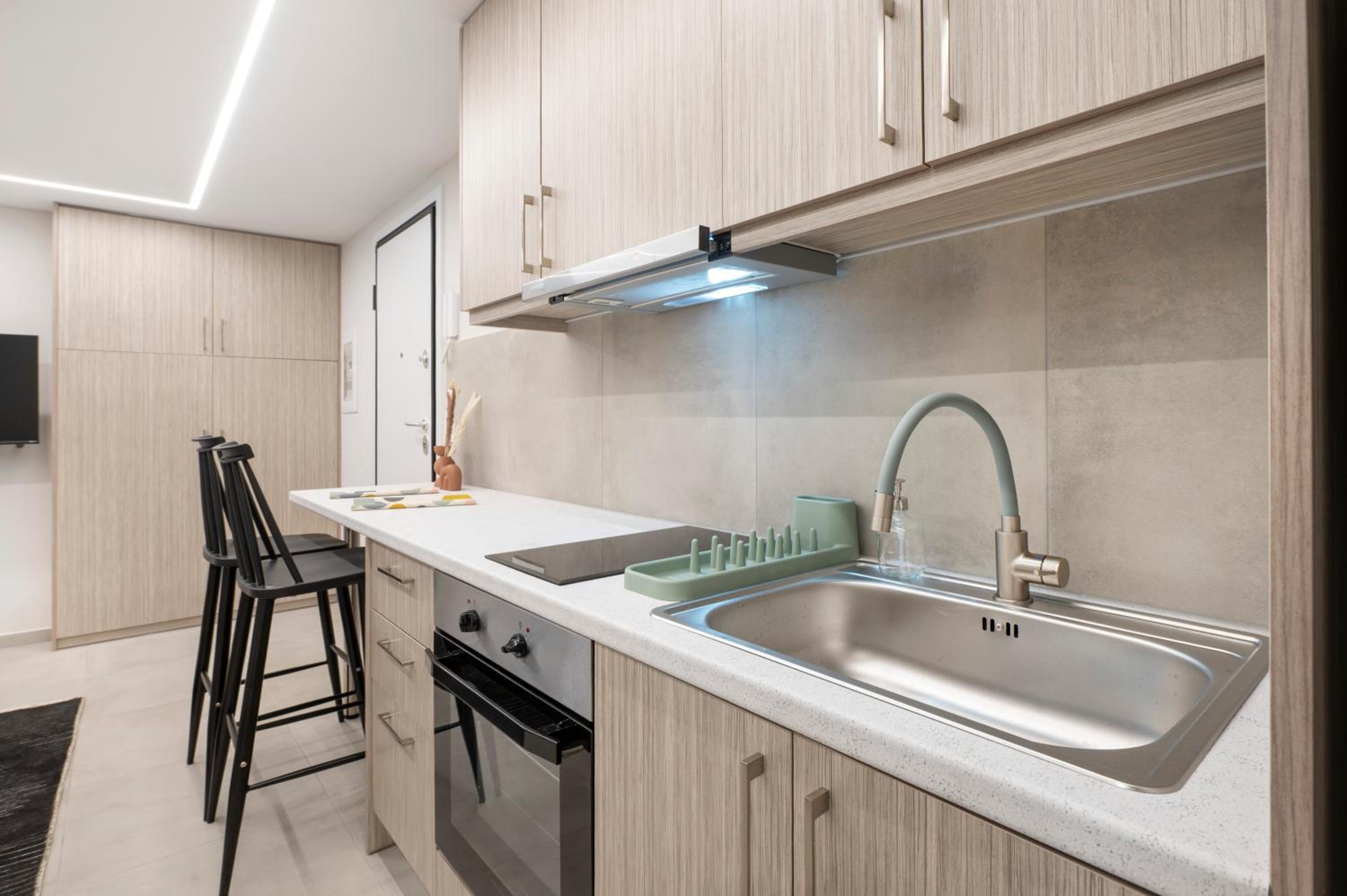 Oculus Kolonos Suites by Live&Travel