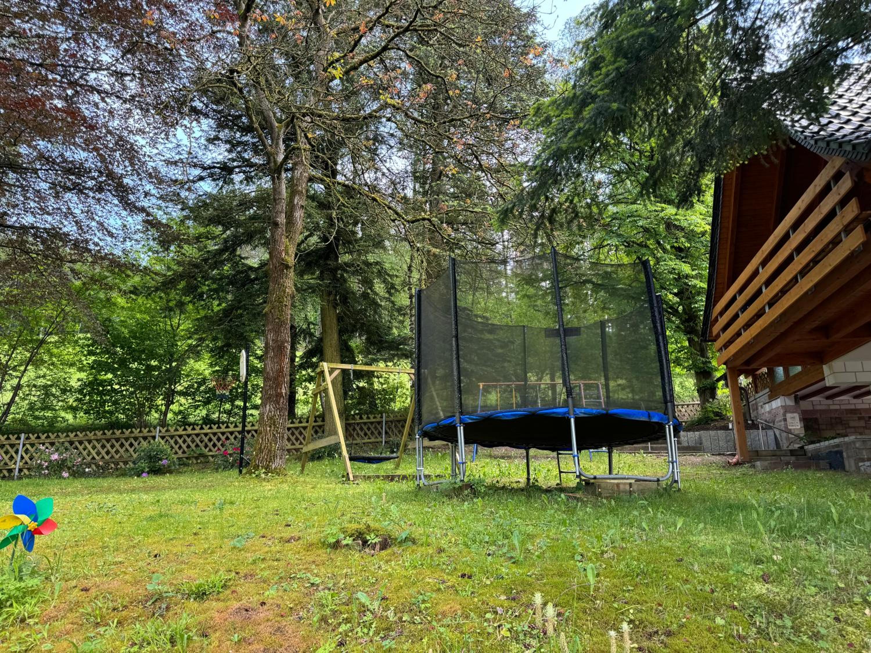 Erholung im Wald - mit Schwimmbad