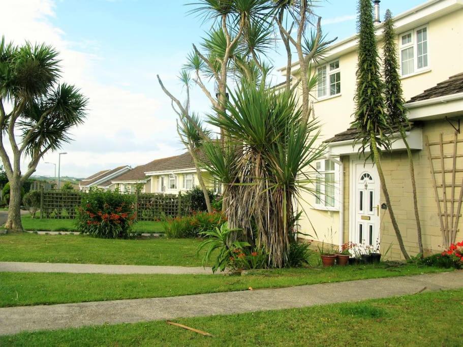 Pet and family friendly modern house in Crantock, close to the beach