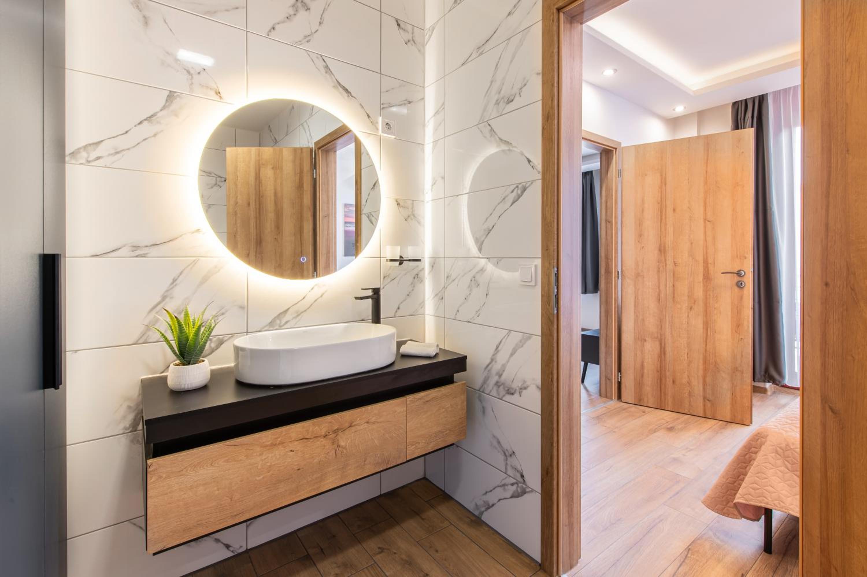 Ultra central - New modern apartment view 3