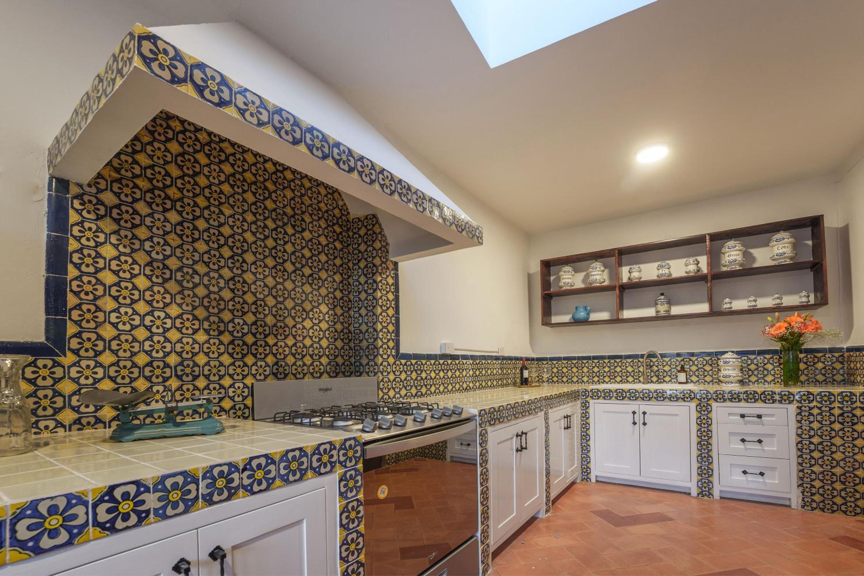 Casa Pedro Vargas, 6BR Estate with Hot Tub & Modern Comforts view 5