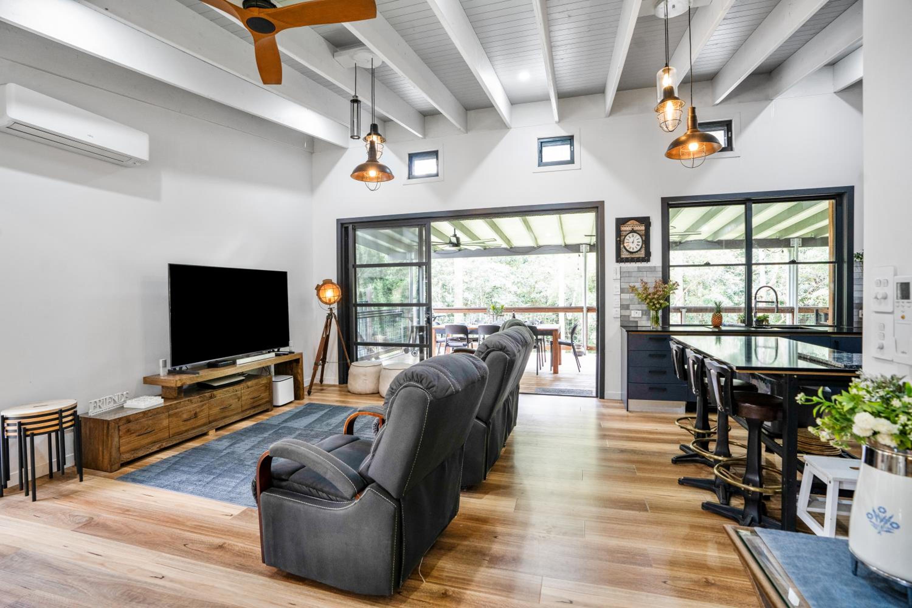 Creekside Cottage, pet friendly w pool