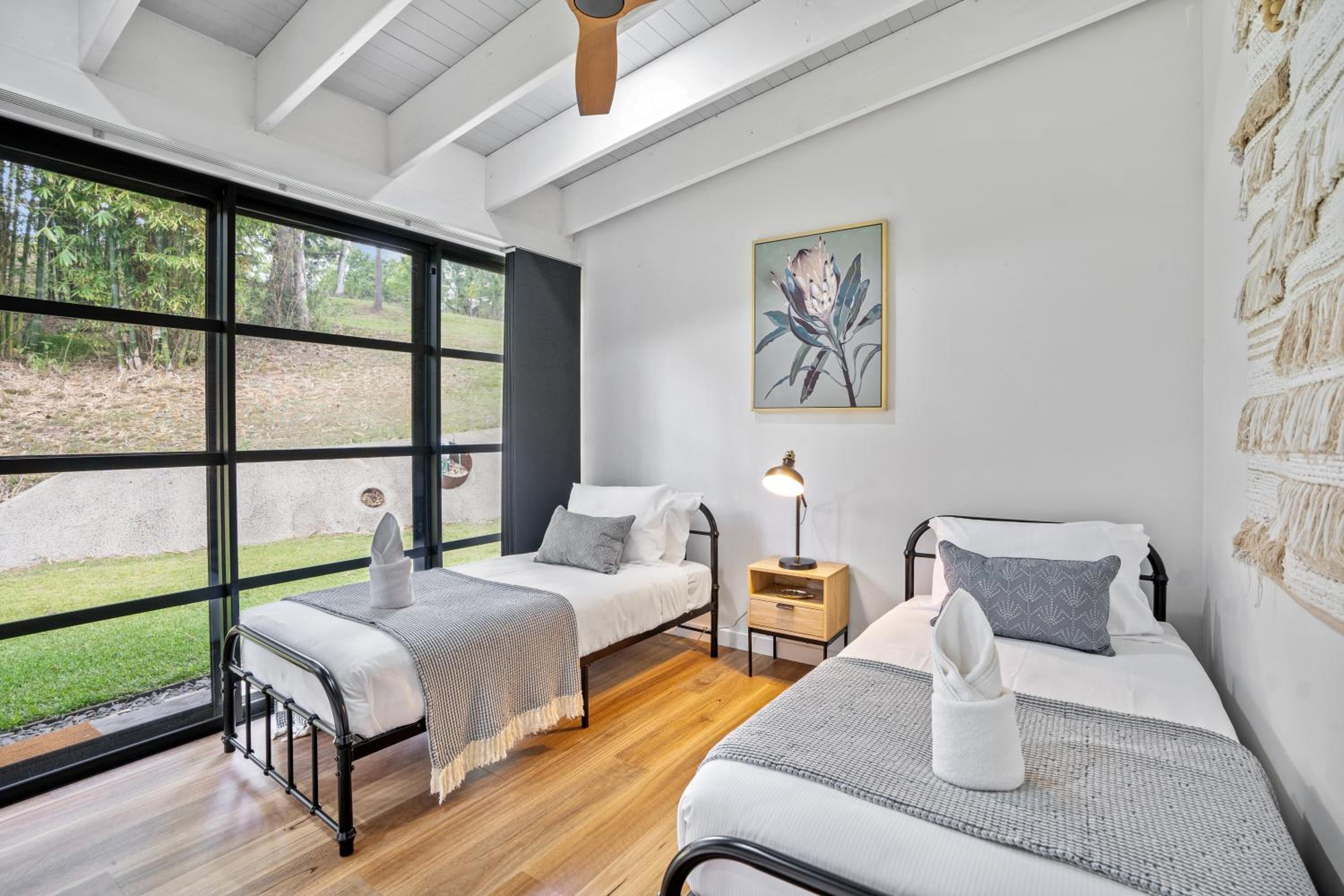 Creekside Cottage, pet friendly w pool