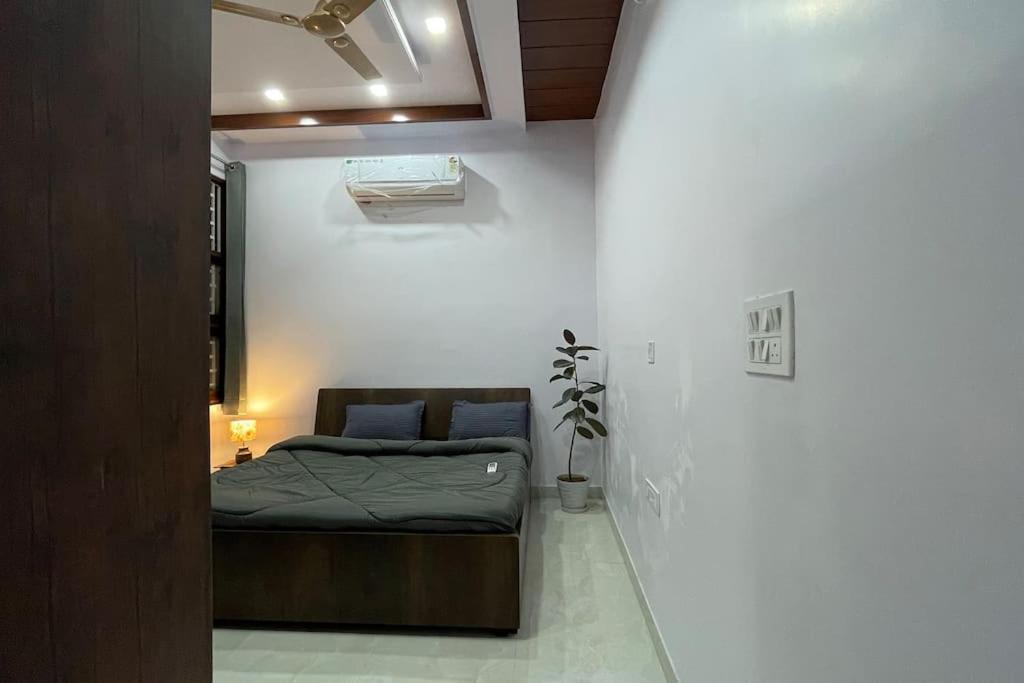 Bark & bash villa house view 2